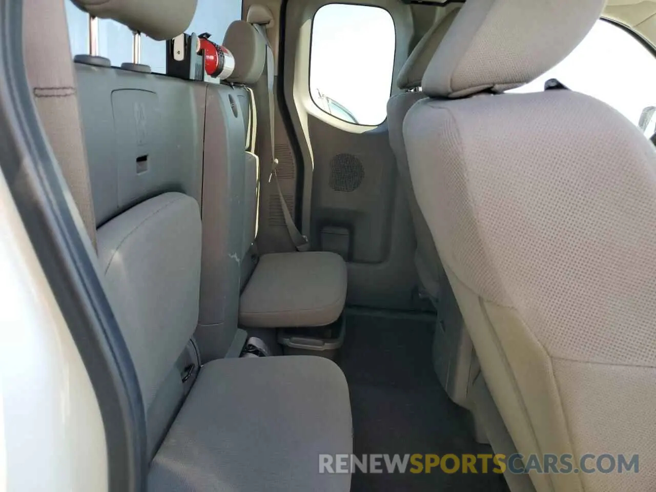 10 Photograph of a damaged car 1N6ED0CE7LN708977 NISSAN FRONTIER 2020