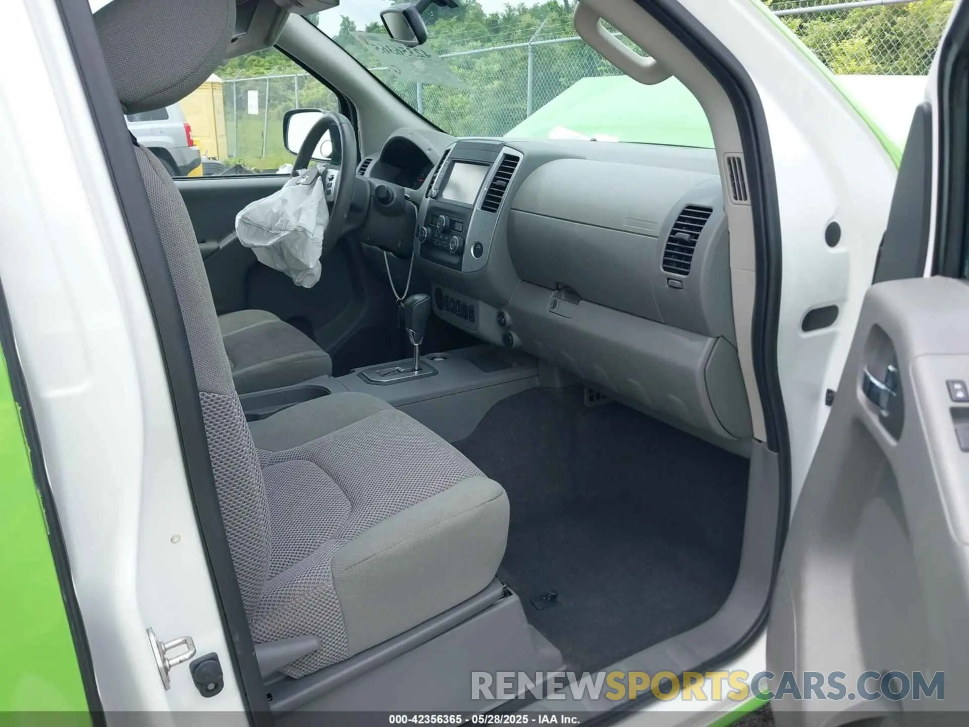 5 Photograph of a damaged car 1N6ED0EA1LN711089 NISSAN FRONTIER 2020