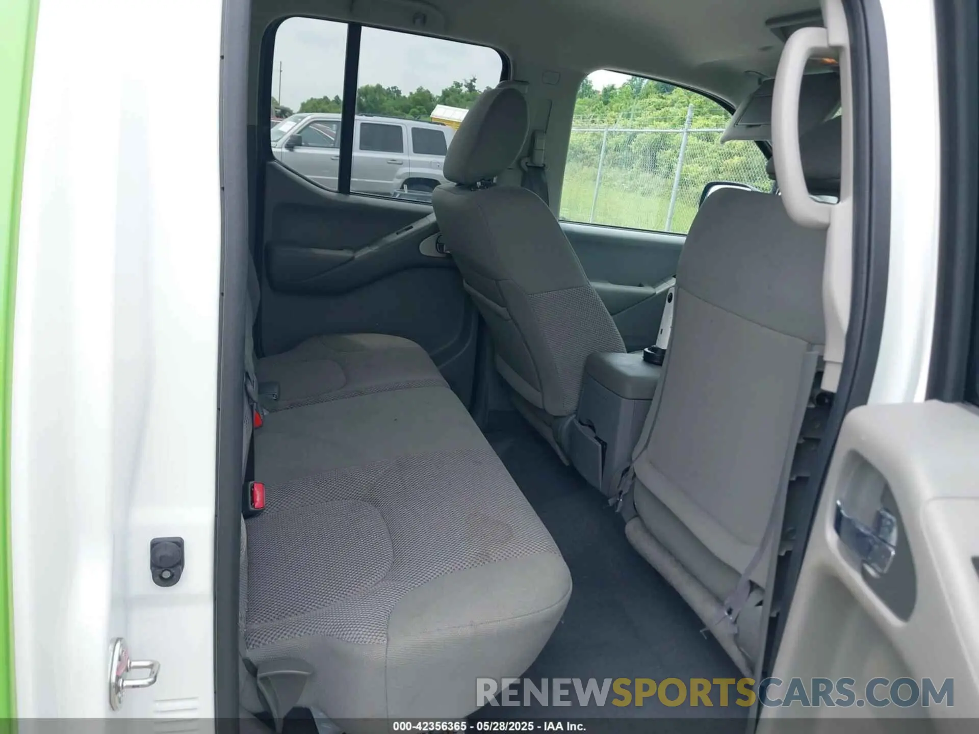 8 Photograph of a damaged car 1N6ED0EA1LN711089 NISSAN FRONTIER 2020