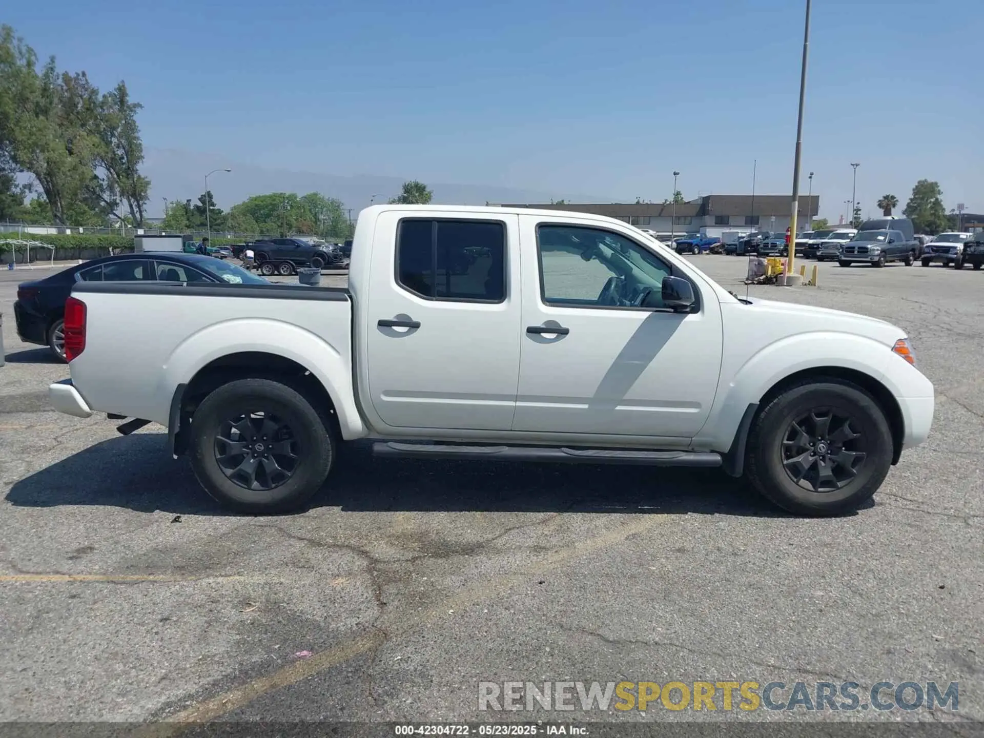 13 Photograph of a damaged car 1N6ED0EA1LN716857 NISSAN FRONTIER 2020