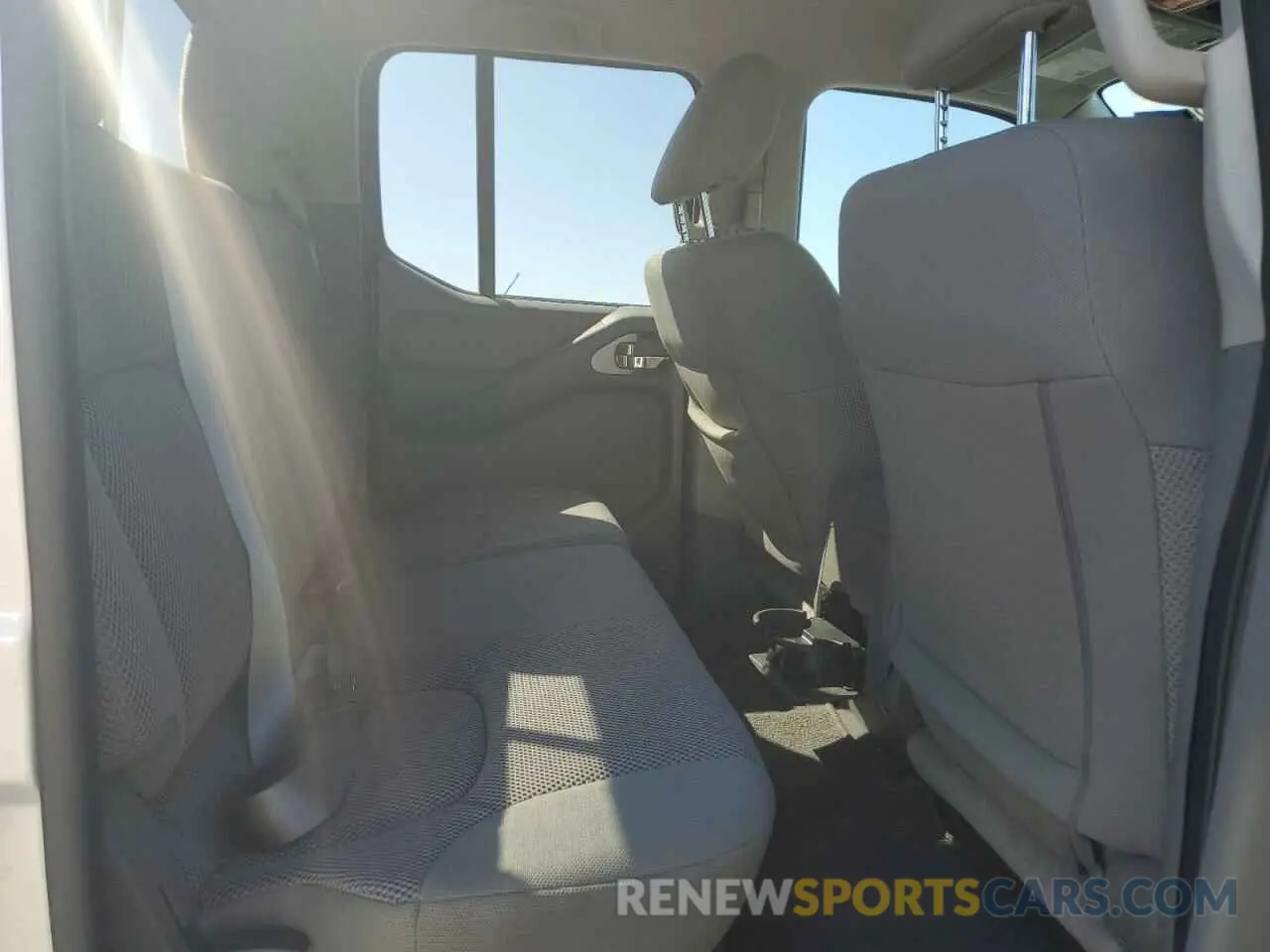 10 Photograph of a damaged car 1N6ED0EA2LN727589 NISSAN FRONTIER 2020