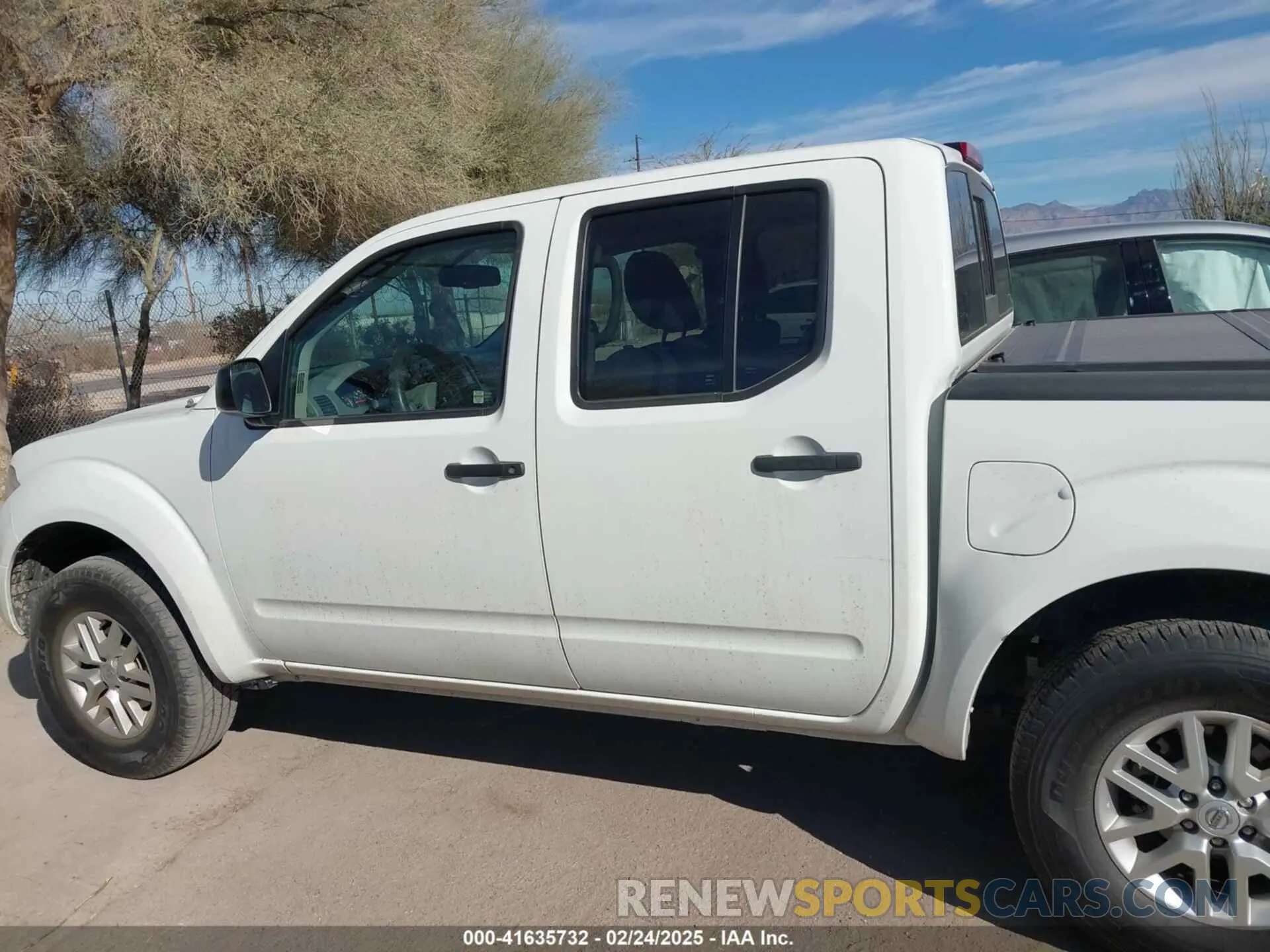 14 Photograph of a damaged car 1N6ED0EA6LN722184 NISSAN FRONTIER 2020