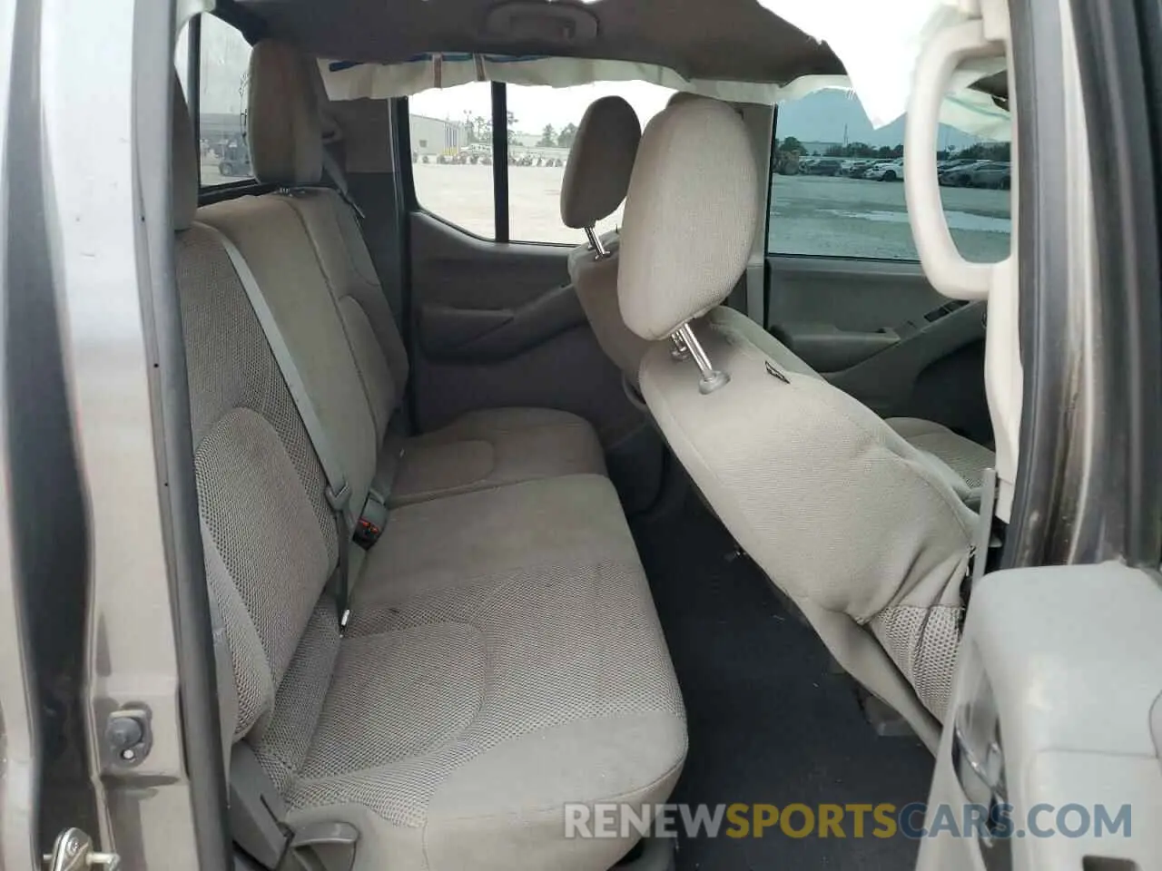 10 Photograph of a damaged car 1N6ED0EA6LN727238 NISSAN FRONTIER 2020