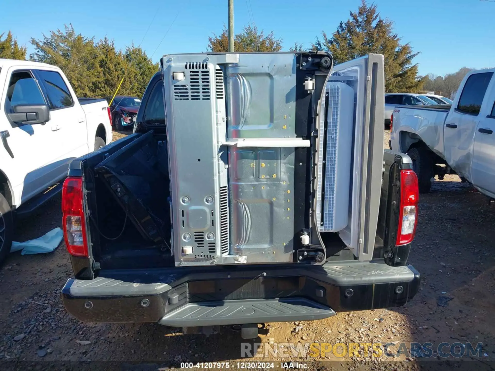 15 Photograph of a damaged car 1N6ED0EB8LN712068 NISSAN FRONTIER 2020