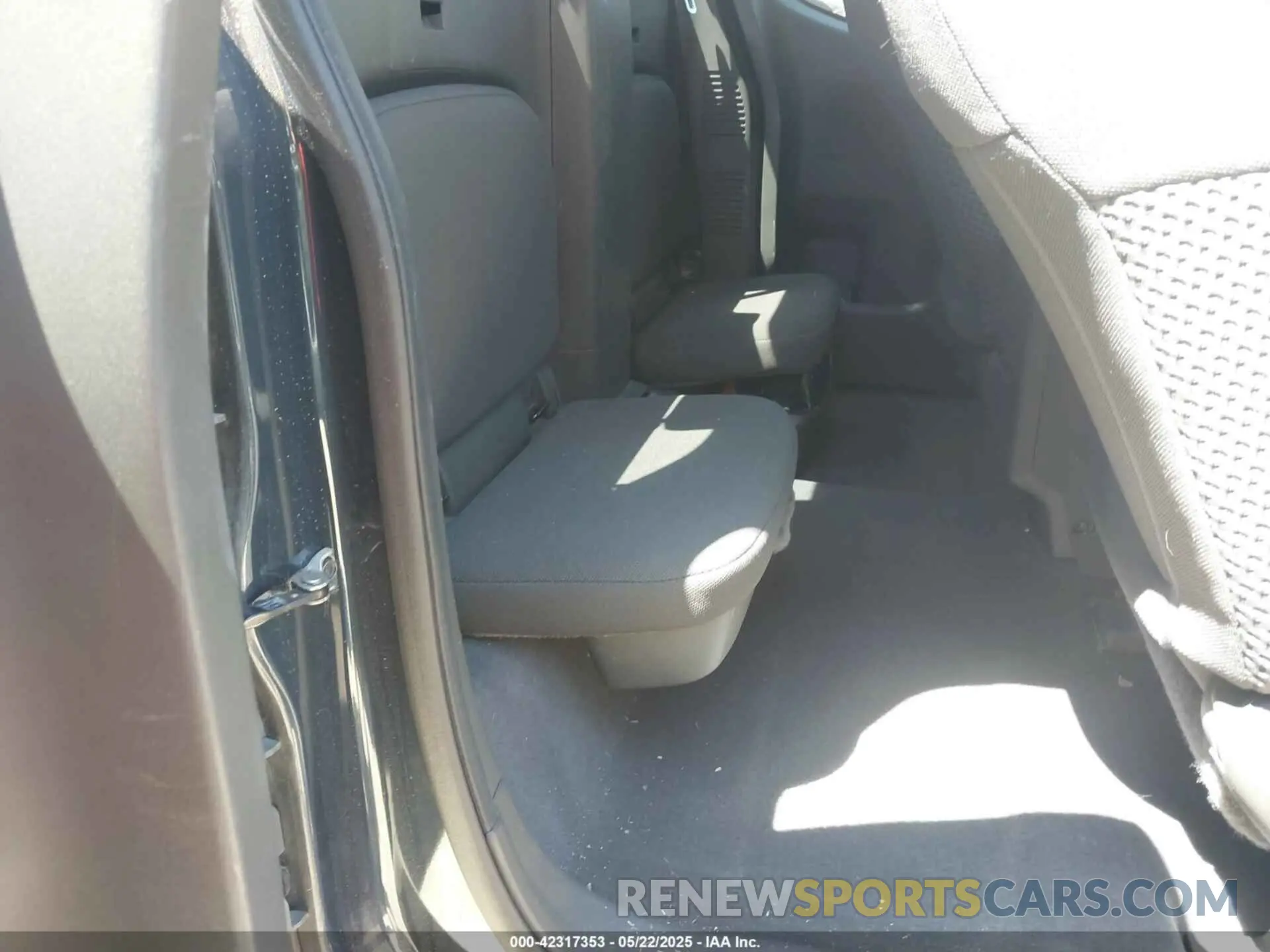 8 Photograph of a damaged car 1N6ED0CE5MN707019 NISSAN FRONTIER 2021