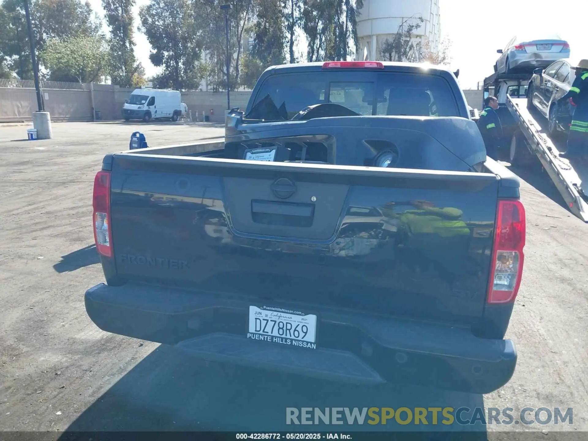 17 Photograph of a damaged car 1N6ED0EA7MN702186 NISSAN FRONTIER 2021