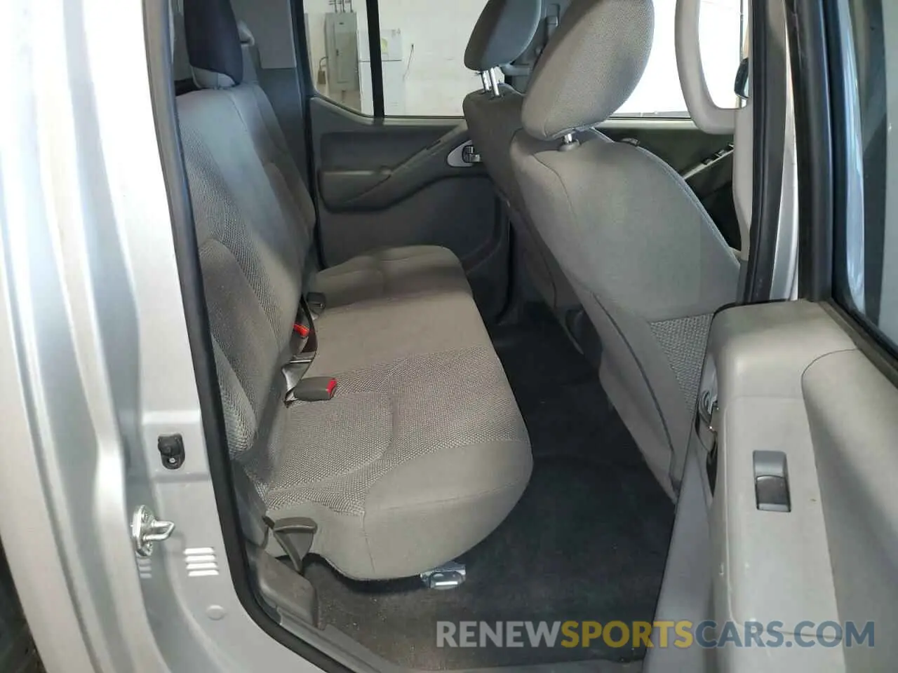 10 Photograph of a damaged car 1N6ED0EBXMN718990 NISSAN FRONTIER 2021