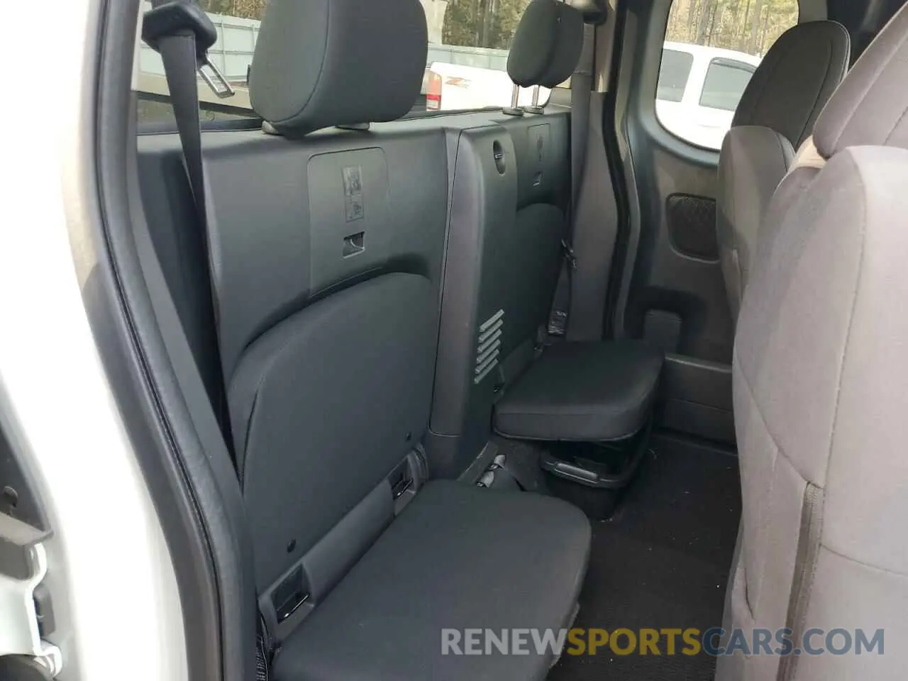 10 Photograph of a damaged car 1N6ED1CL2NN655760 NISSAN FRONTIER 2022