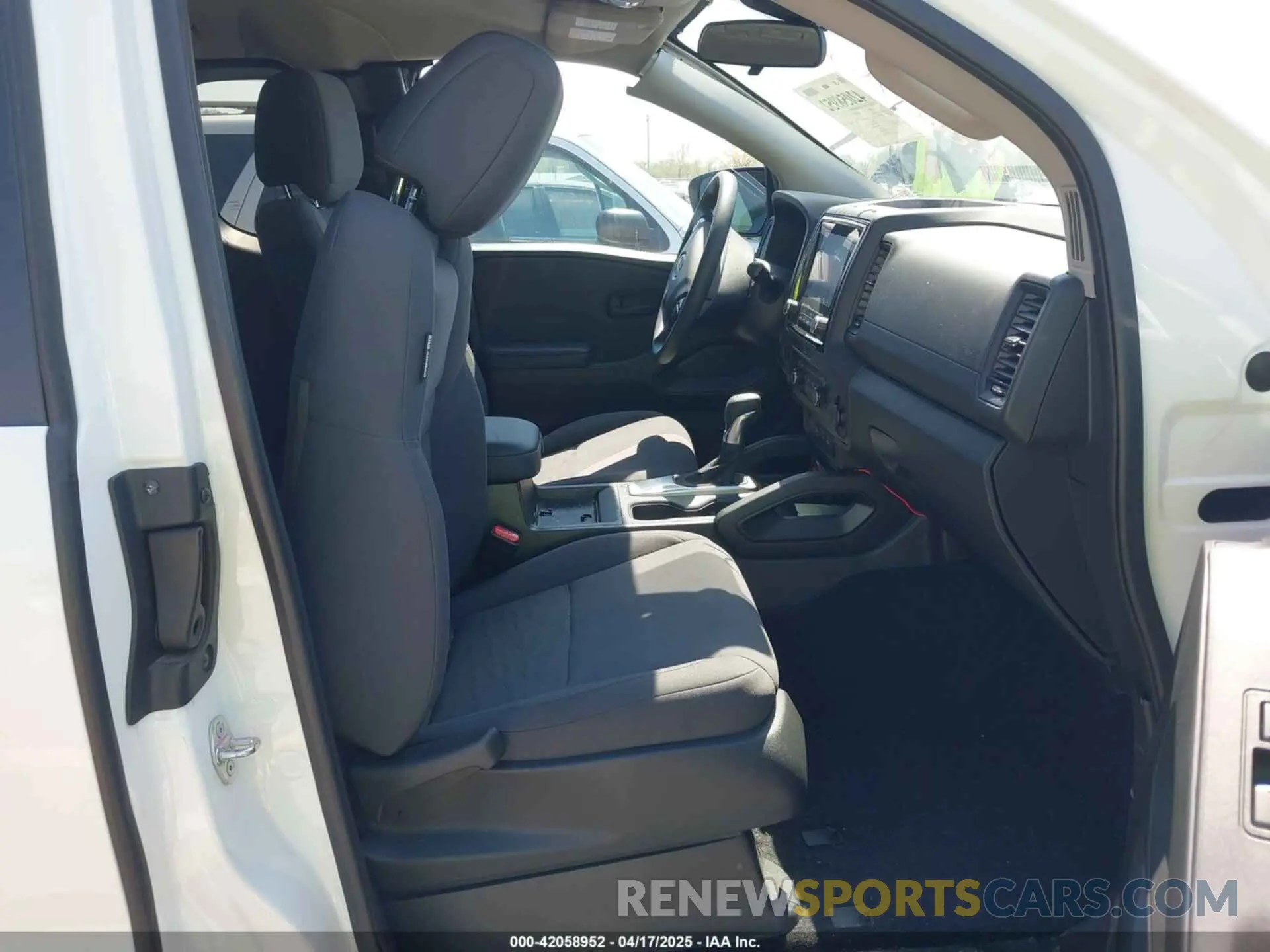 5 Photograph of a damaged car 1N6ED1CL9NN691560 NISSAN FRONTIER 2022