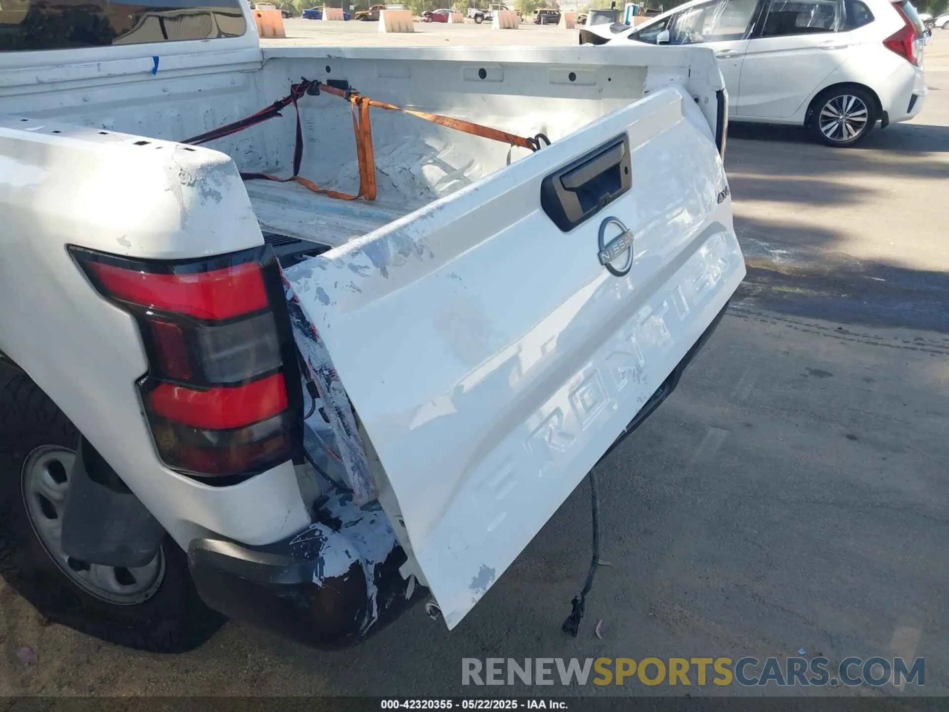 18 Photograph of a damaged car 1N6ED1CM4NN675419 NISSAN FRONTIER 2022