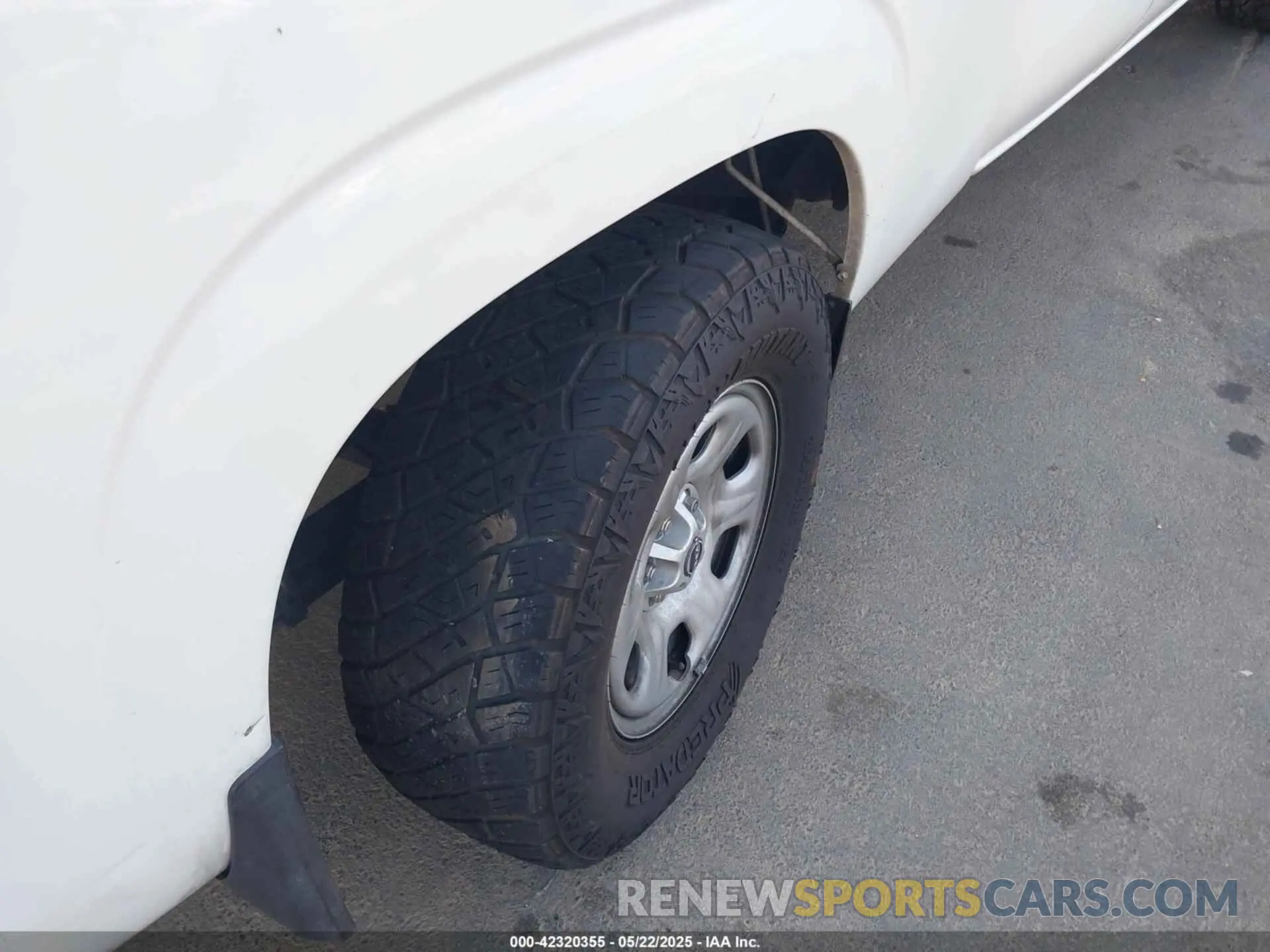19 Photograph of a damaged car 1N6ED1CM4NN675419 NISSAN FRONTIER 2022
