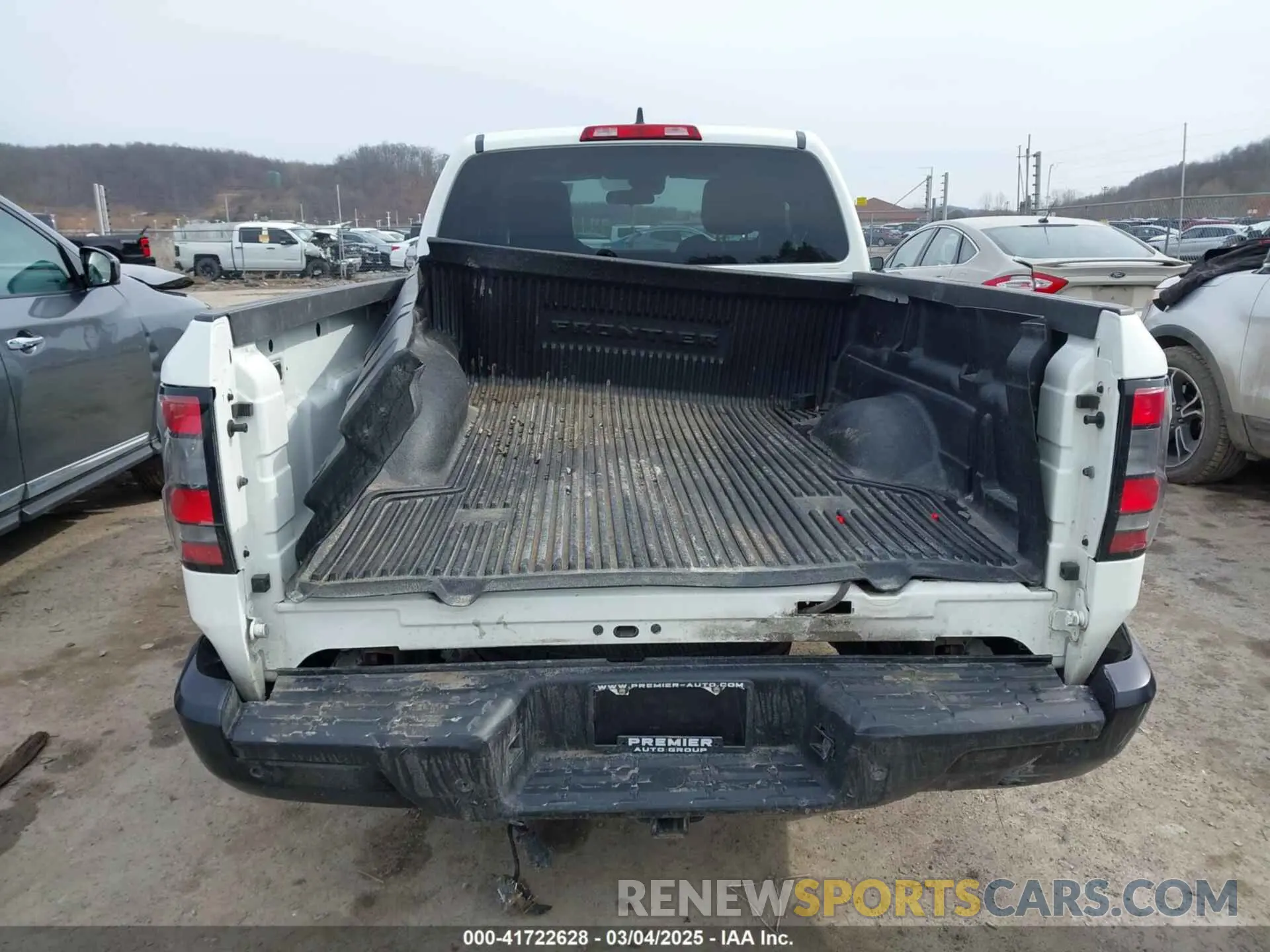 17 Photograph of a damaged car 1N6ED1CM6NN617859 NISSAN FRONTIER 2022