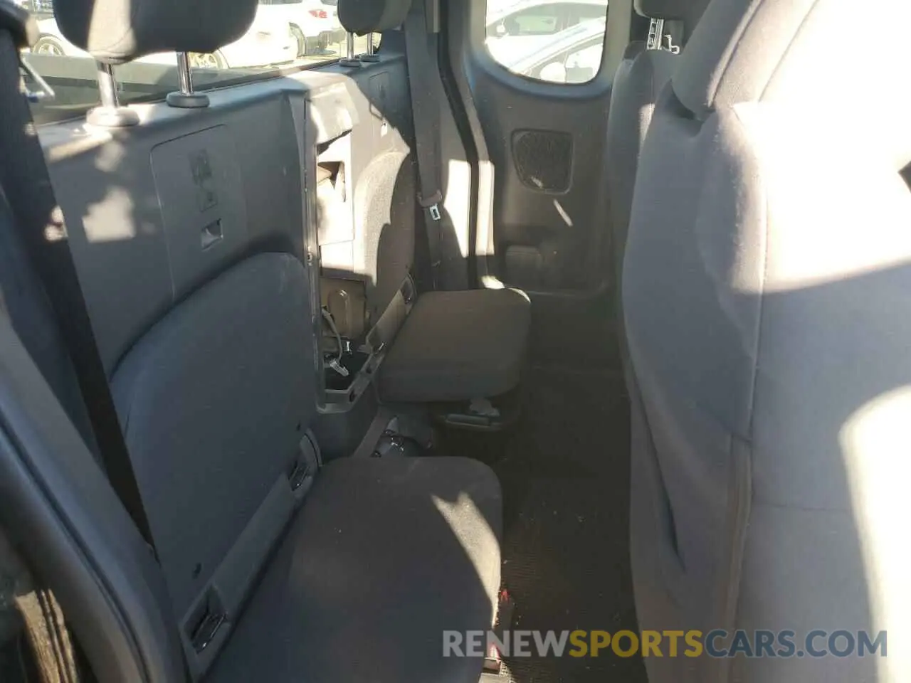10 Photograph of a damaged car 1N6ED1CM6NN664518 NISSAN FRONTIER 2022