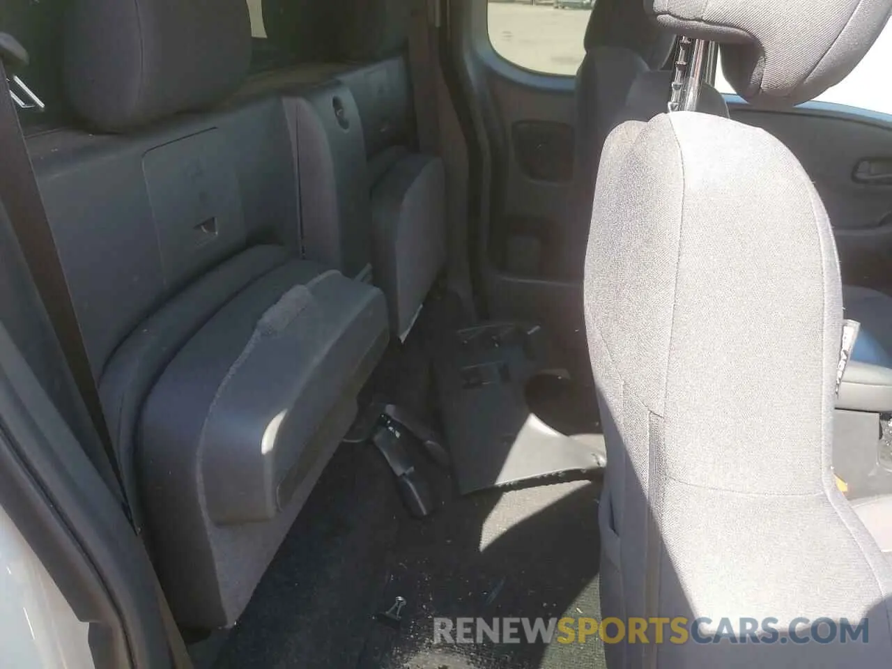 10 Photograph of a damaged car 1N6ED1CM7NN663880 NISSAN FRONTIER 2022