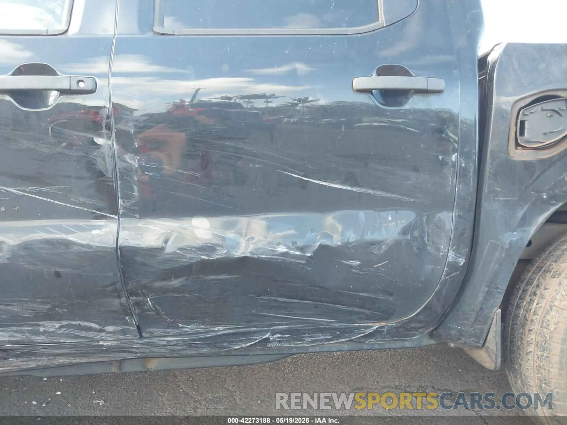 19 Photograph of a damaged car 1N6ED1EJ1NN645586 NISSAN FRONTIER 2022
