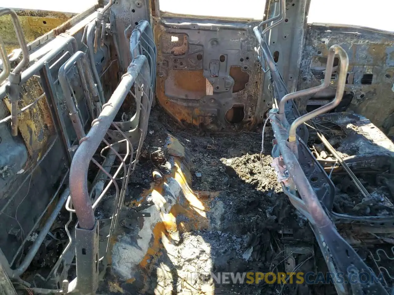 10 Photograph of a damaged car 1N6ED1EJ1NN650075 NISSAN FRONTIER 2022