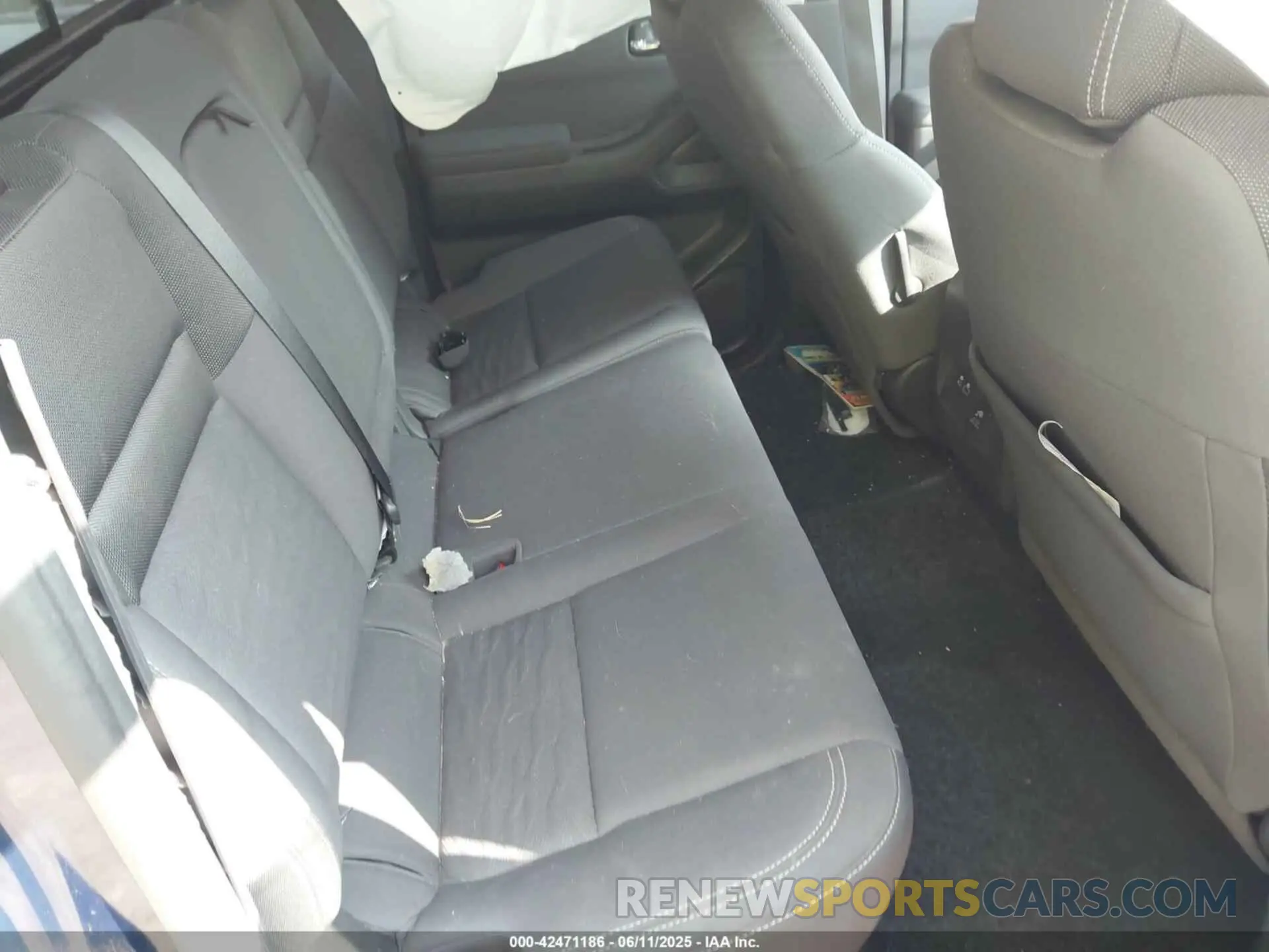 8 Photograph of a damaged car 1N6ED1EJ2NN602942 NISSAN FRONTIER 2022