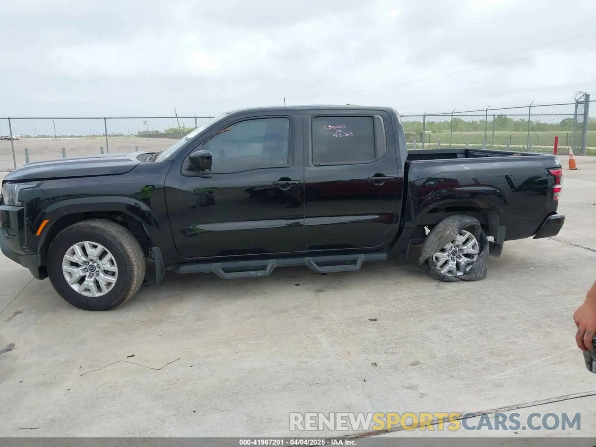 14 Photograph of a damaged car 1N6ED1EJ2NN677012 NISSAN FRONTIER 2022