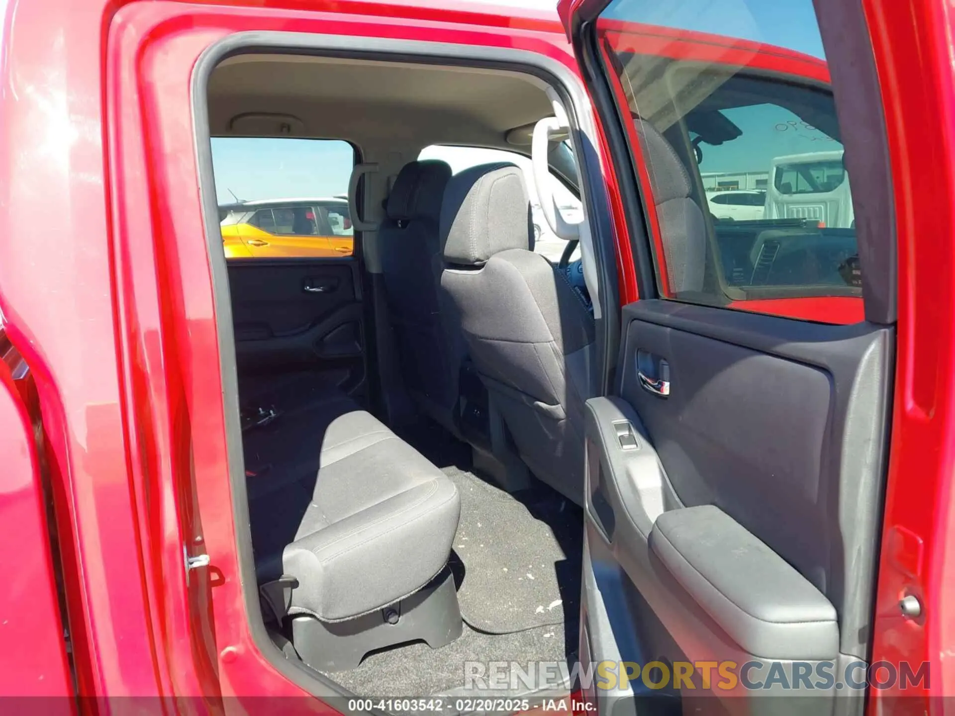 8 Photograph of a damaged car 1N6ED1EJ3NN612086 NISSAN FRONTIER 2022
