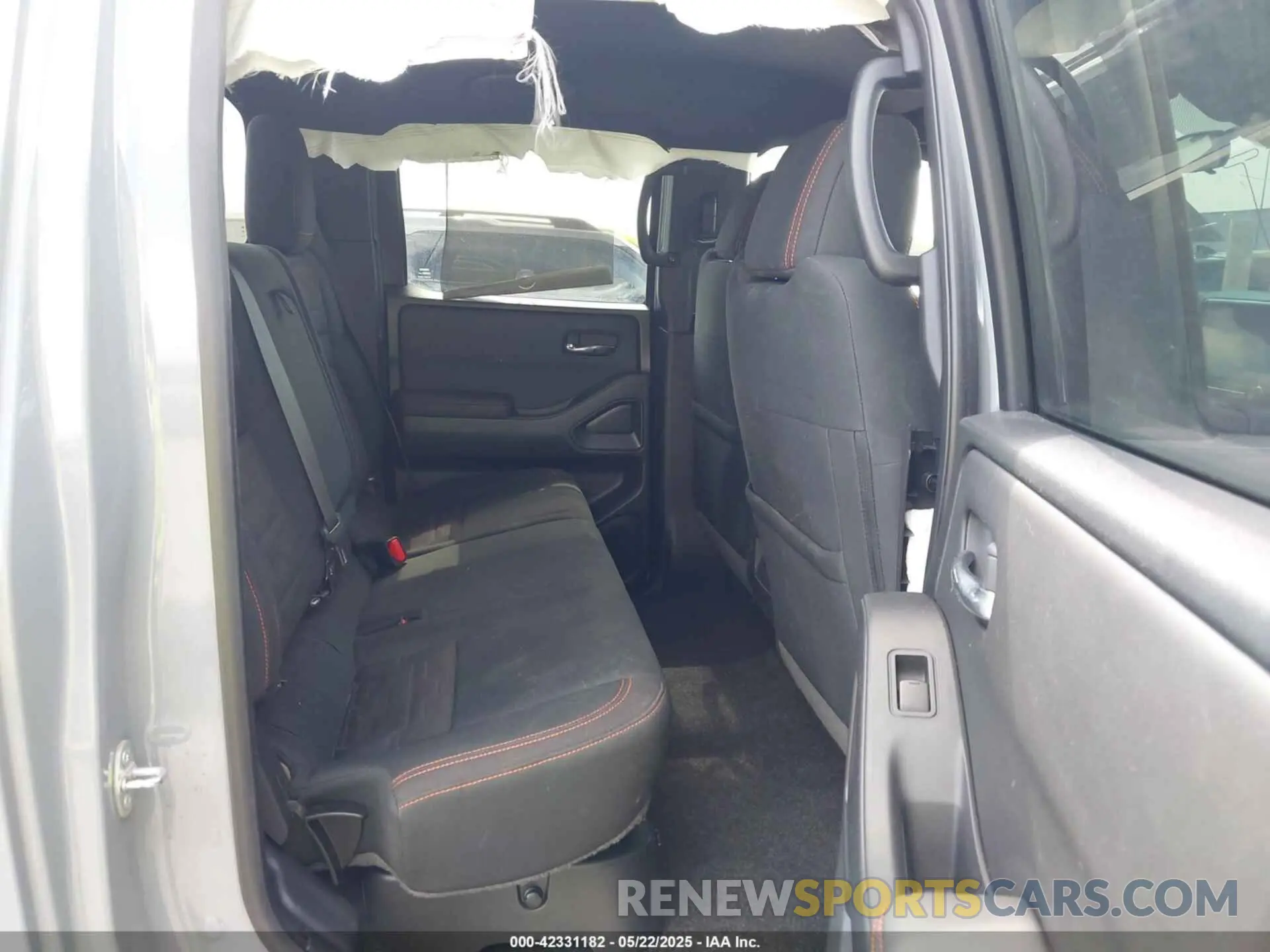 8 Photograph of a damaged car 1N6ED1EJ3NN661336 NISSAN FRONTIER 2022