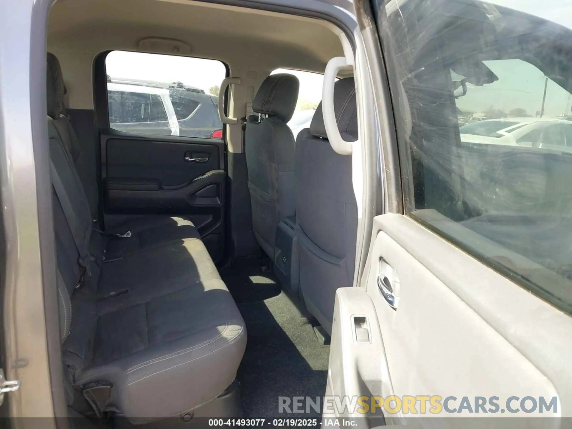 8 Photograph of a damaged car 1N6ED1EJ3NN691288 NISSAN FRONTIER 2022