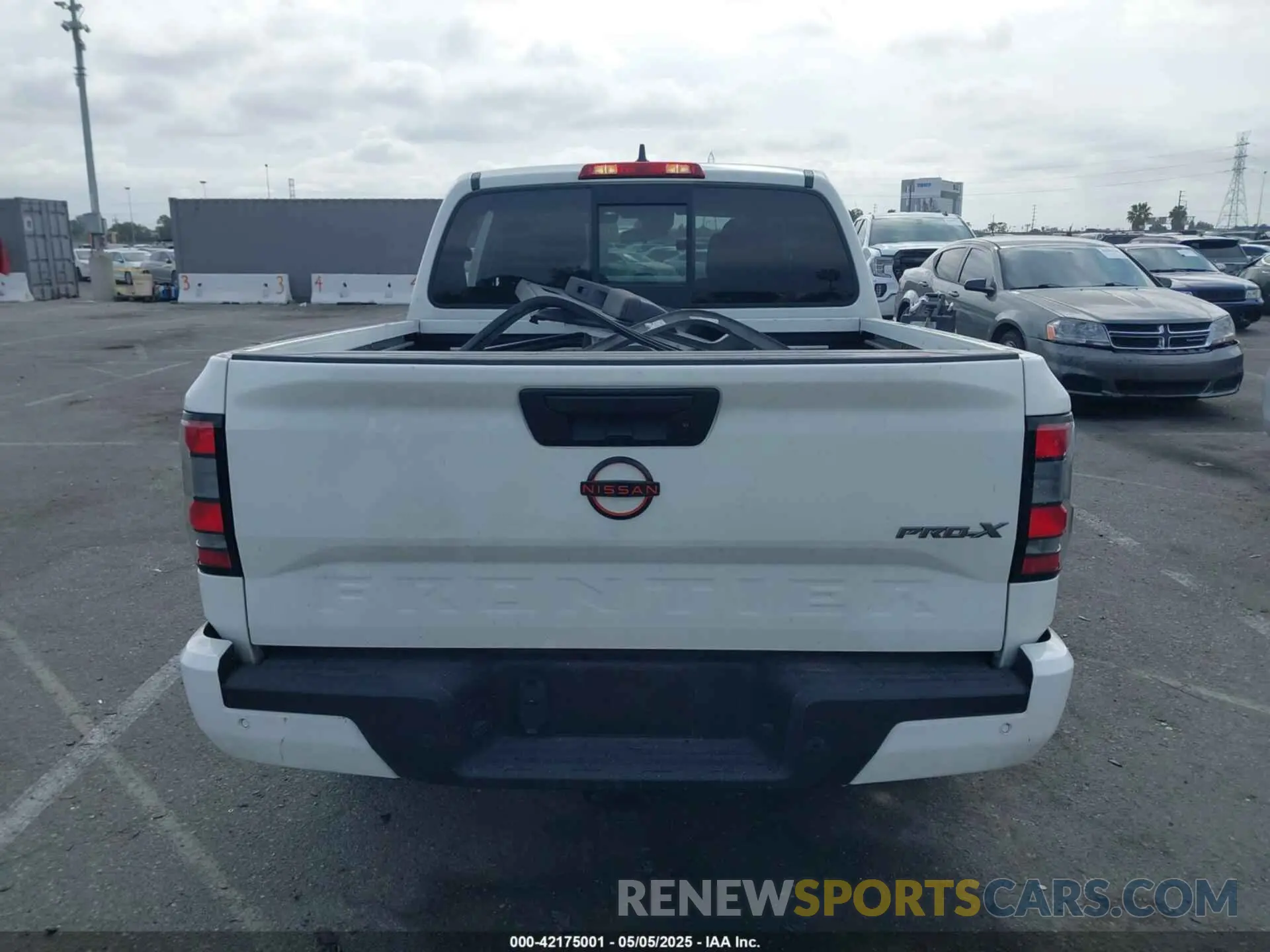 17 Photograph of a damaged car 1N6ED1EJ5NN613286 NISSAN FRONTIER 2022