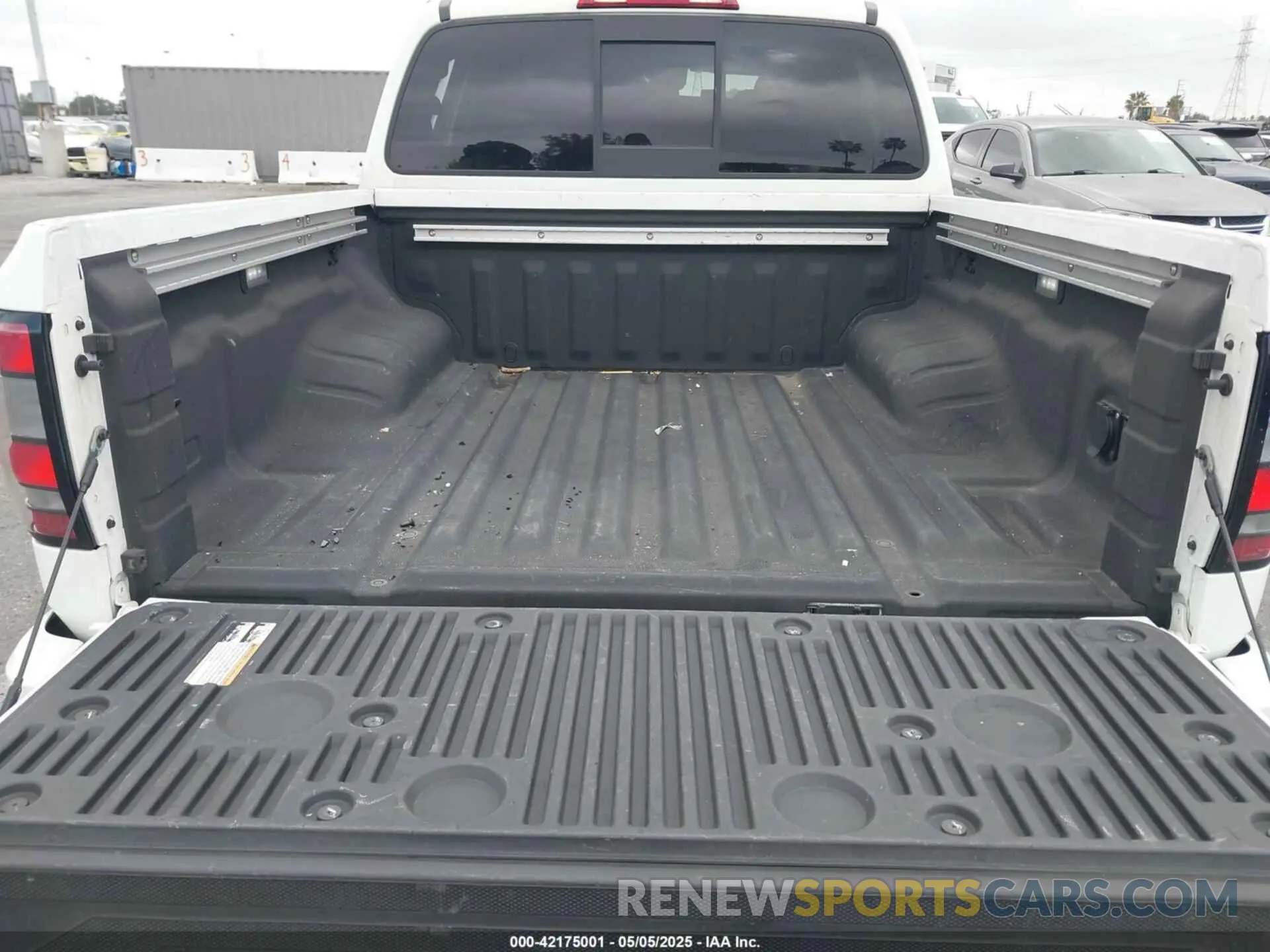 19 Photograph of a damaged car 1N6ED1EJ5NN613286 NISSAN FRONTIER 2022