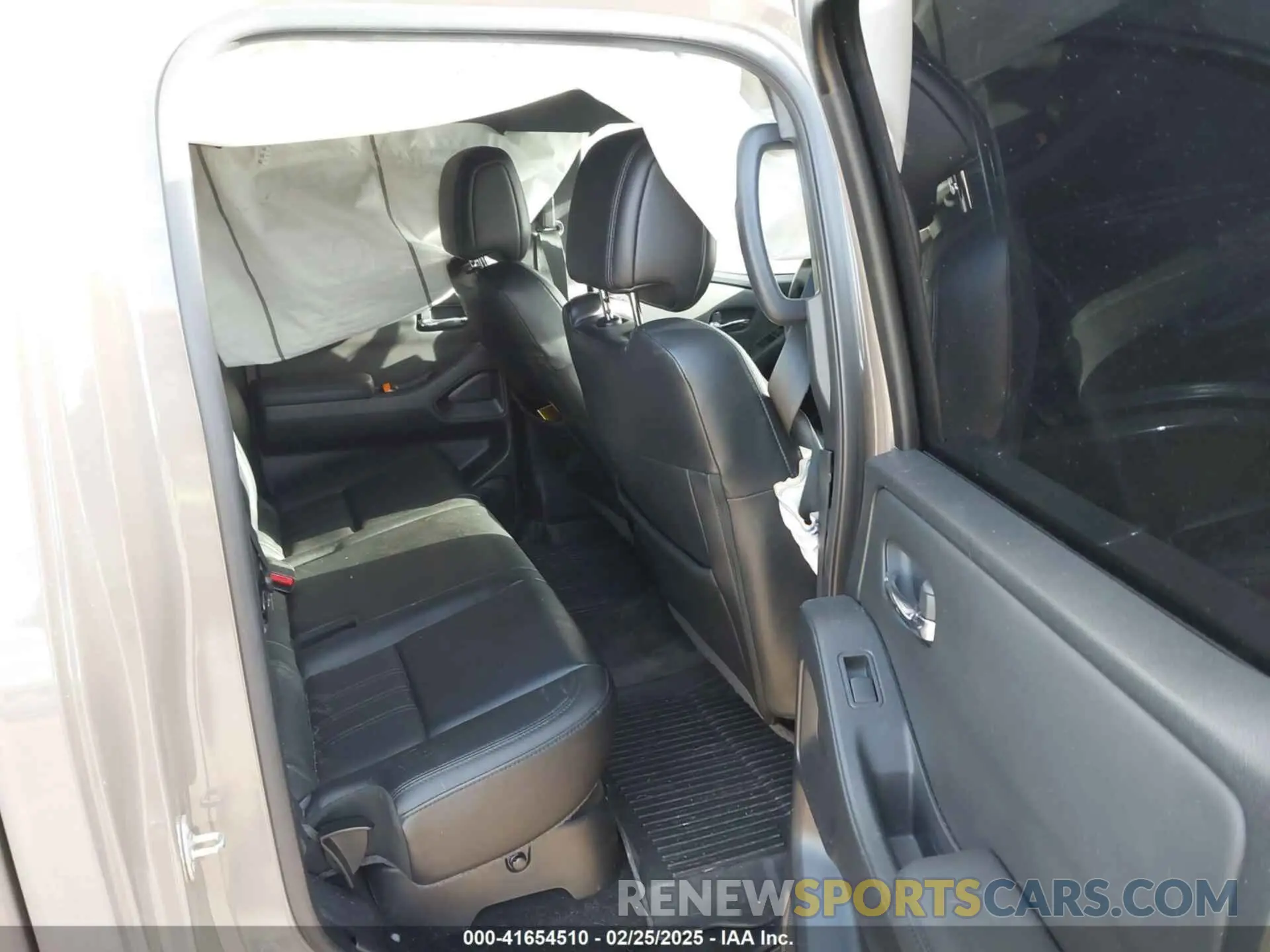 8 Photograph of a damaged car 1N6ED1EJ5NN618682 NISSAN FRONTIER 2022