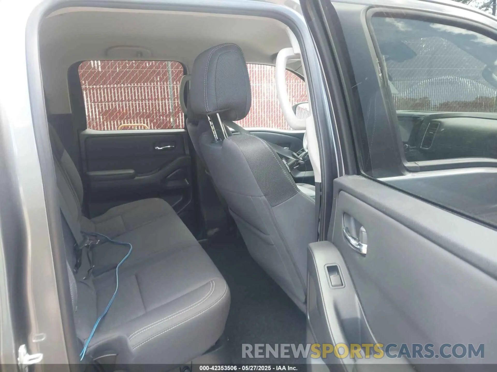 8 Photograph of a damaged car 1N6ED1EJ5NN643095 NISSAN FRONTIER 2022