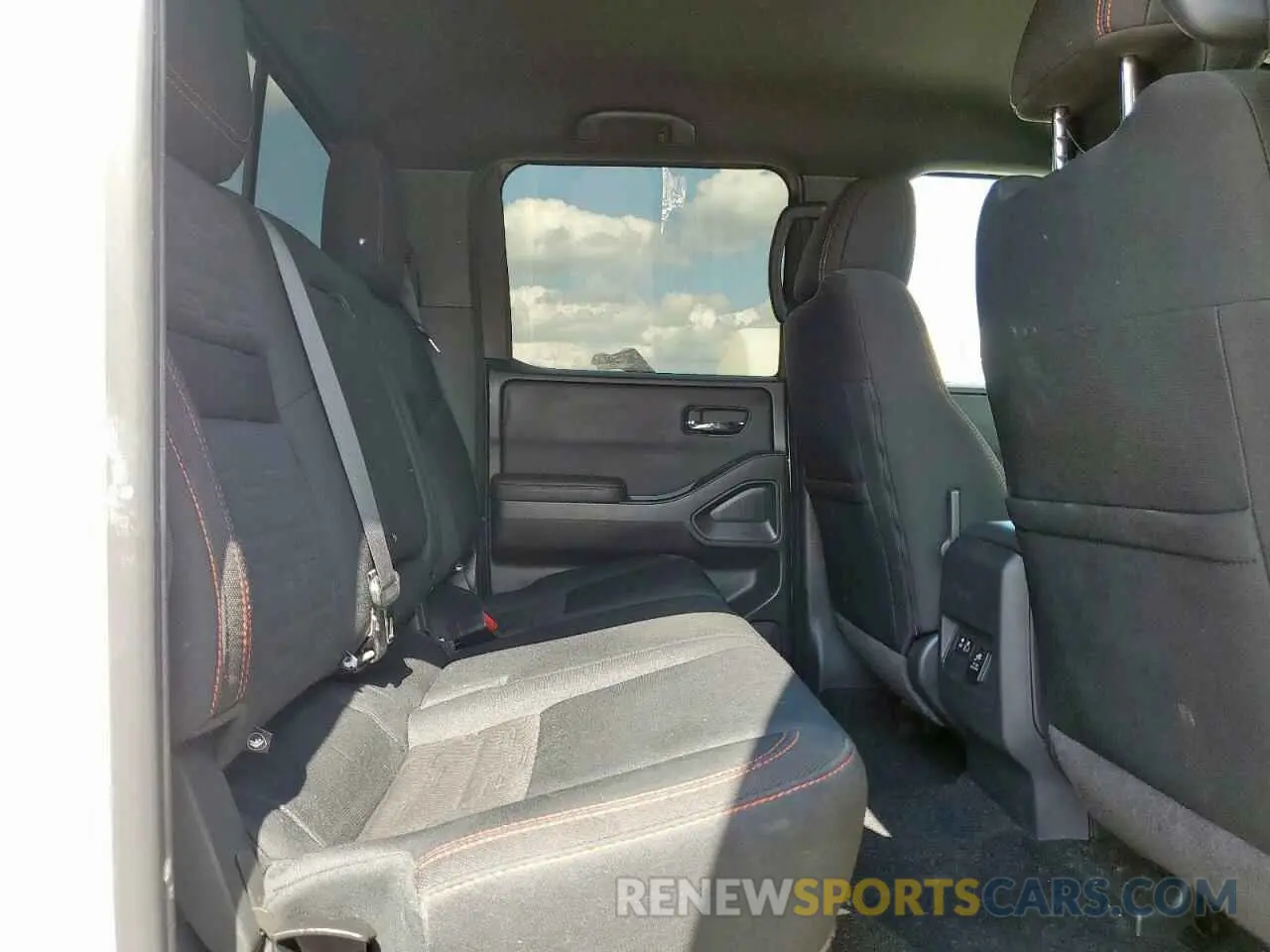 10 Photograph of a damaged car 1N6ED1EJ6NN619016 NISSAN FRONTIER 2022