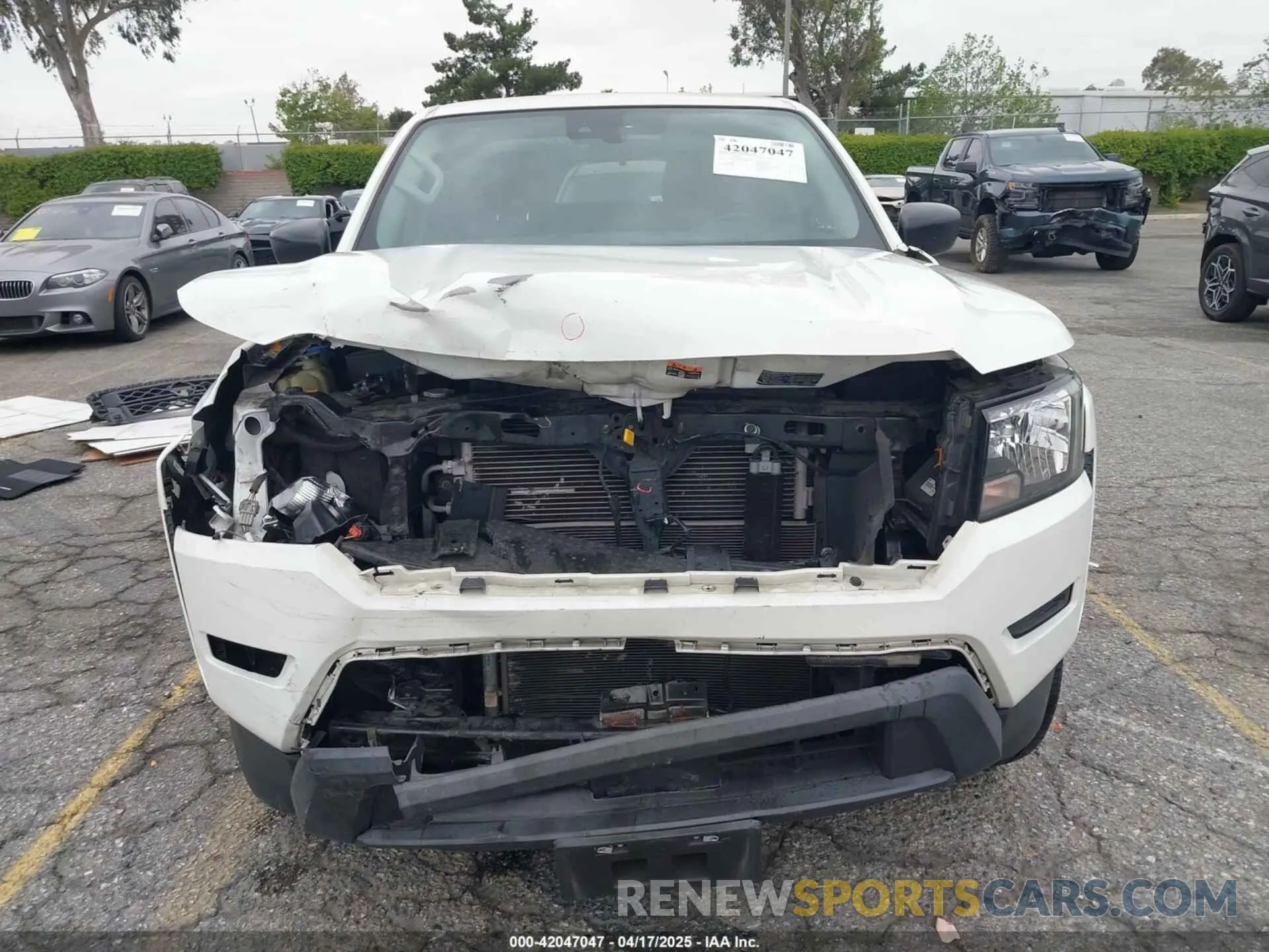 12 Photograph of a damaged car 1N6ED1EJ7NN608316 NISSAN FRONTIER 2022