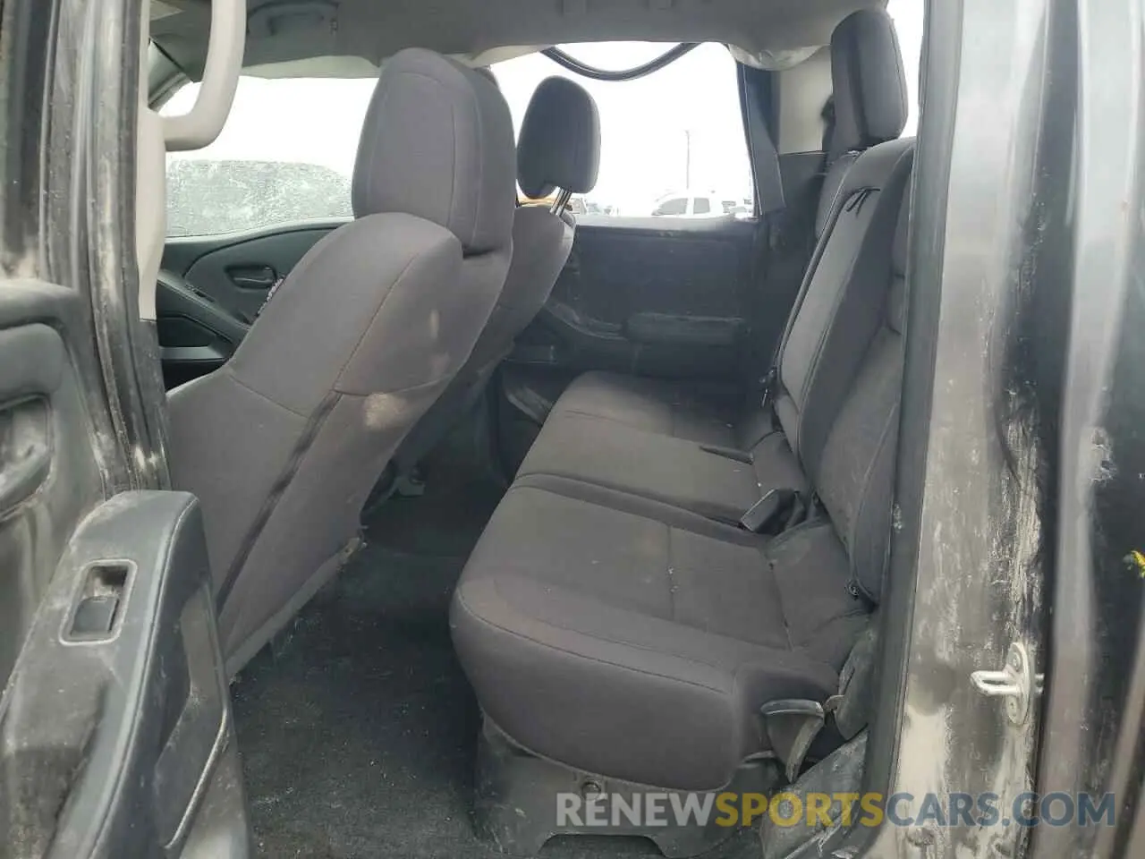 10 Photograph of a damaged car 1N6ED1EJ7NN610650 NISSAN FRONTIER 2022