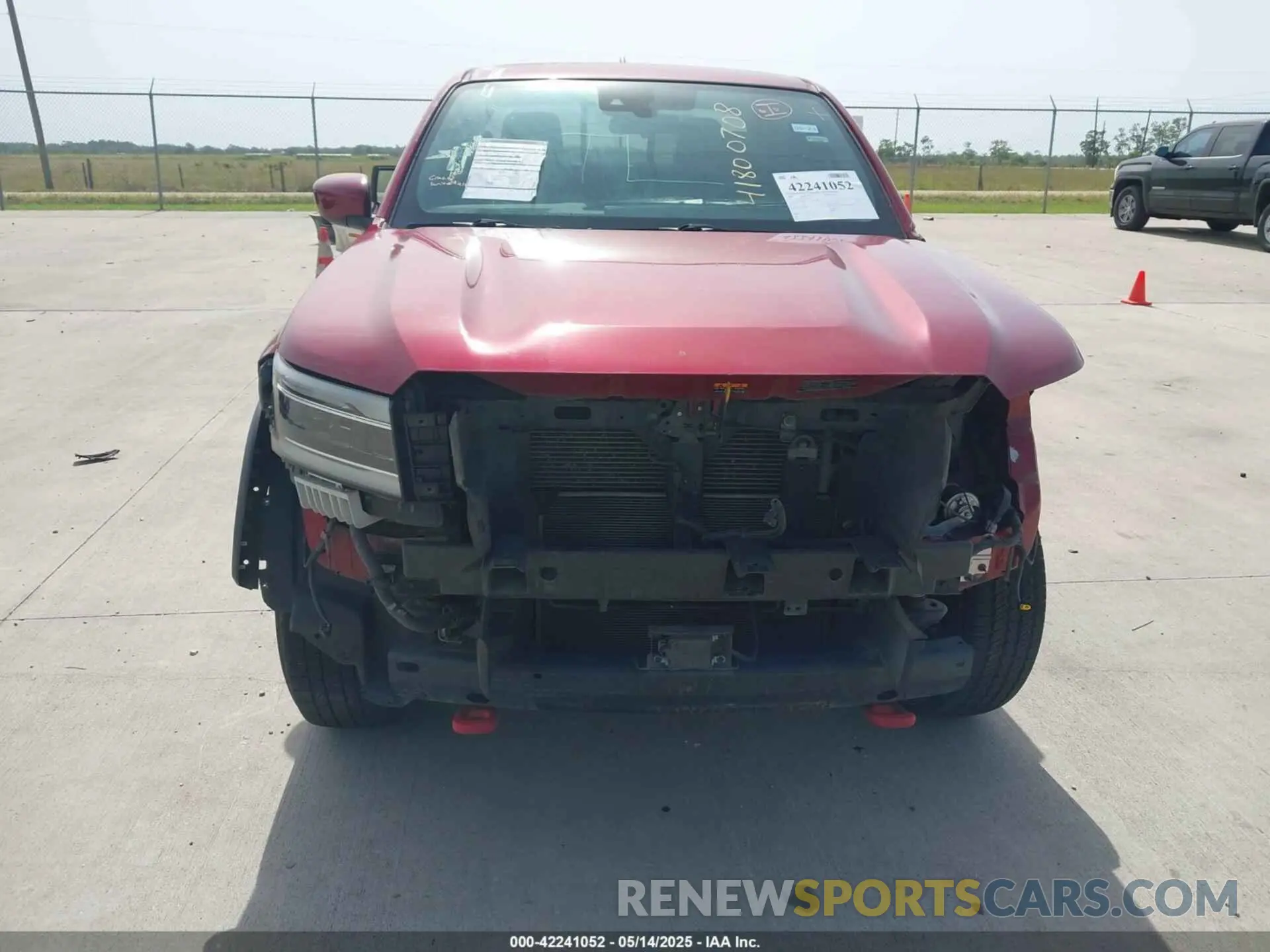12 Photograph of a damaged car 1N6ED1EJ8NN672400 NISSAN FRONTIER 2022