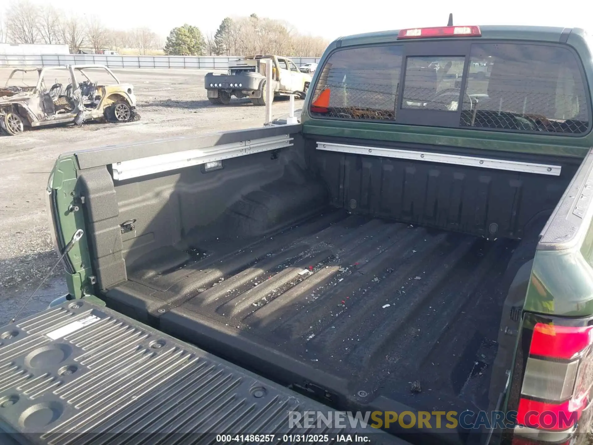 8 Photograph of a damaged car 1N6ED1EJ9NN608138 NISSAN FRONTIER 2022