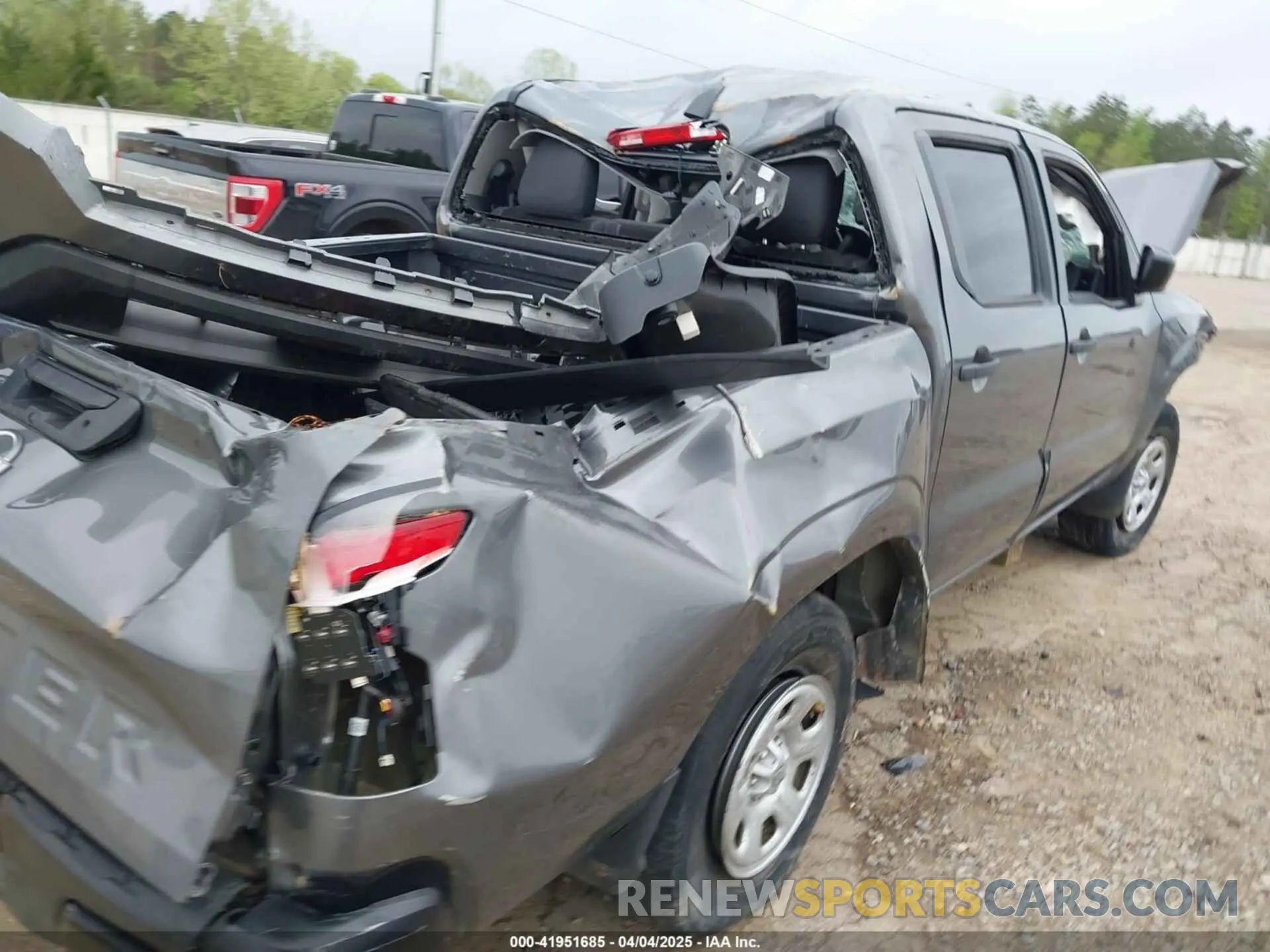 15 Photograph of a damaged car 1N6ED1EJ9NN610701 NISSAN FRONTIER 2022