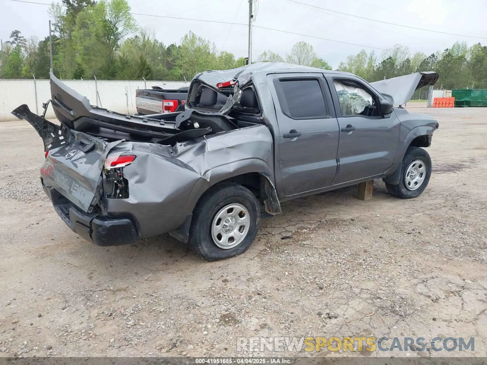 4 Photograph of a damaged car 1N6ED1EJ9NN610701 NISSAN FRONTIER 2022