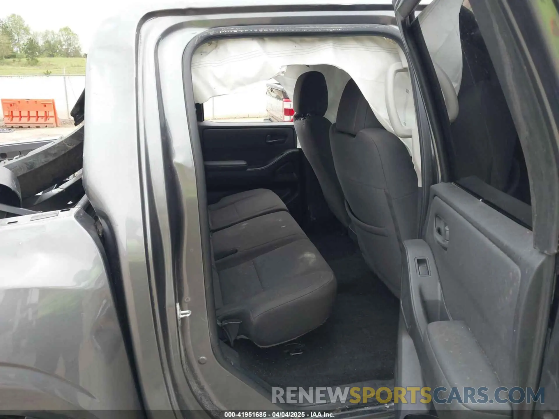 8 Photograph of a damaged car 1N6ED1EJ9NN610701 NISSAN FRONTIER 2022