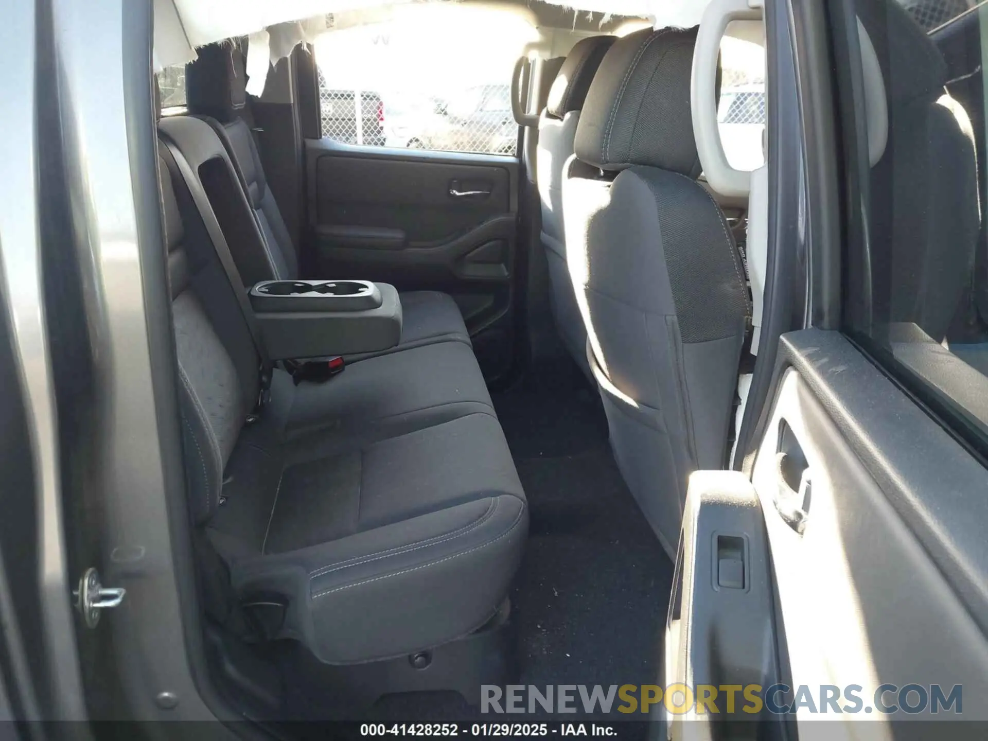 8 Photograph of a damaged car 1N6ED1EJ9NN637574 NISSAN FRONTIER 2022