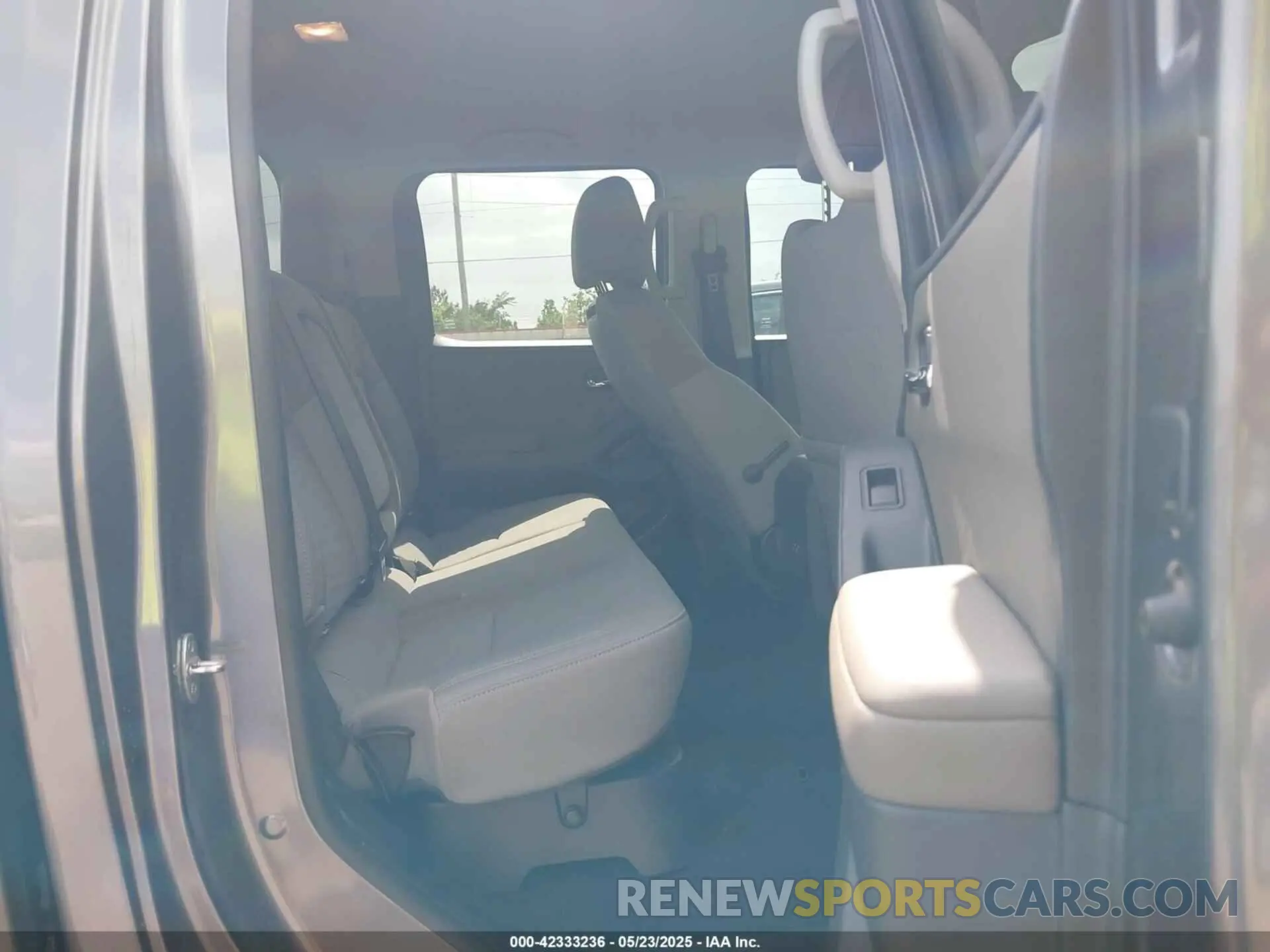 8 Photograph of a damaged car 1N6ED1EJ9NN652592 NISSAN FRONTIER 2022