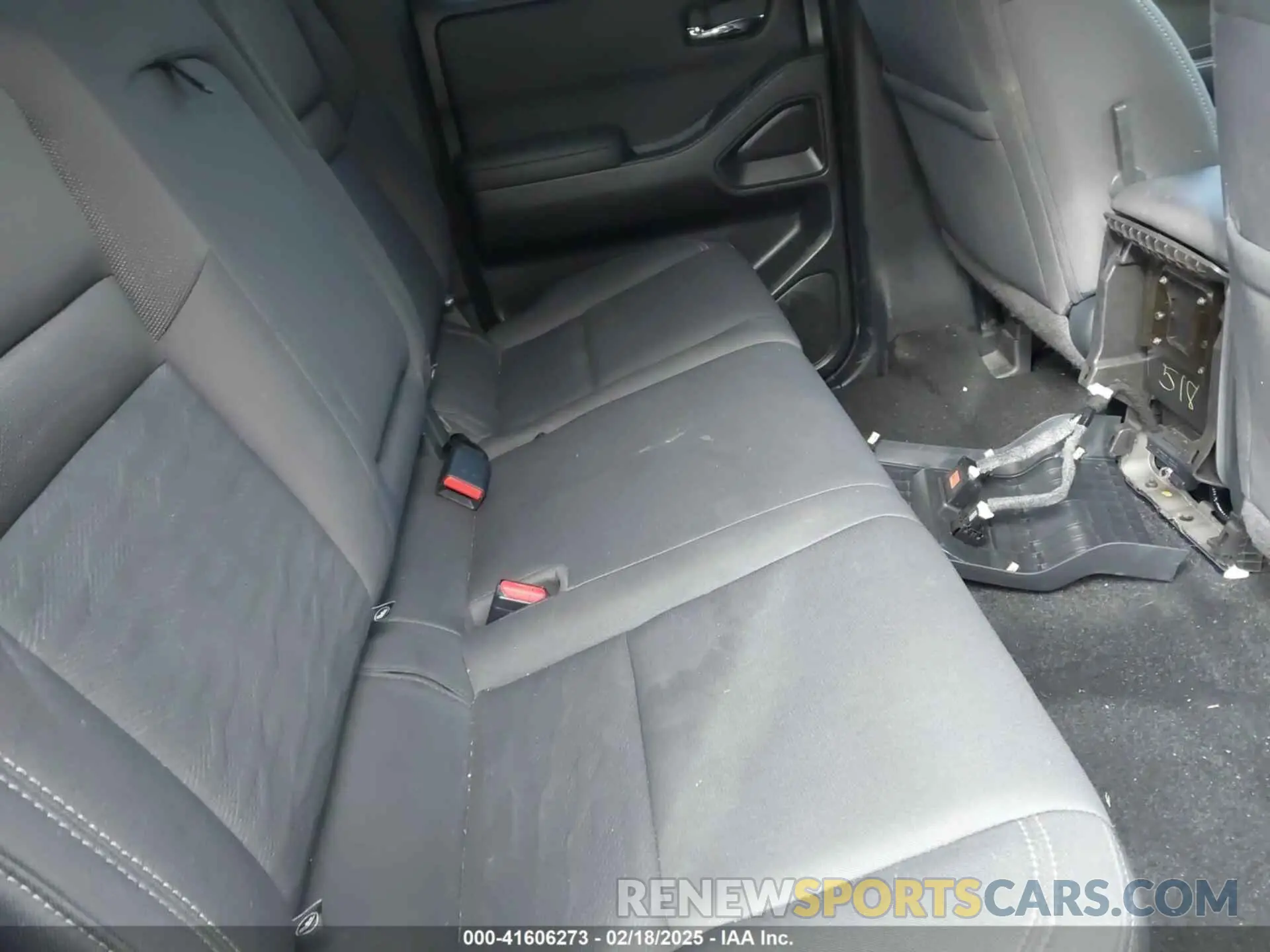 8 Photograph of a damaged car 1N6ED1EK2NN606000 NISSAN FRONTIER 2022