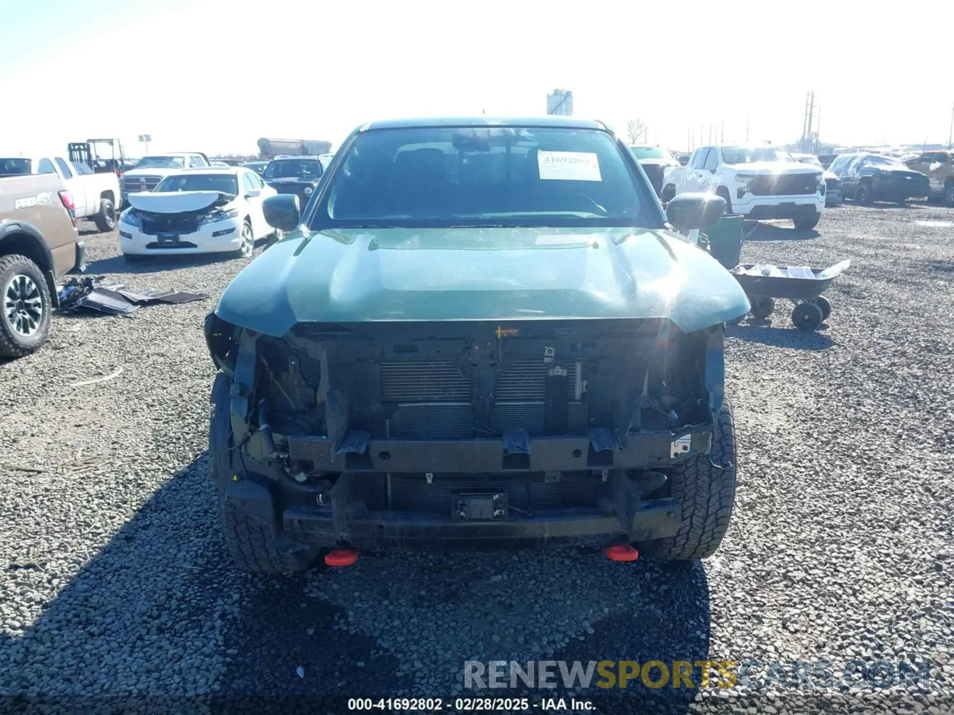 13 Photograph of a damaged car 1N6ED1EK2NN665404 NISSAN FRONTIER 2022