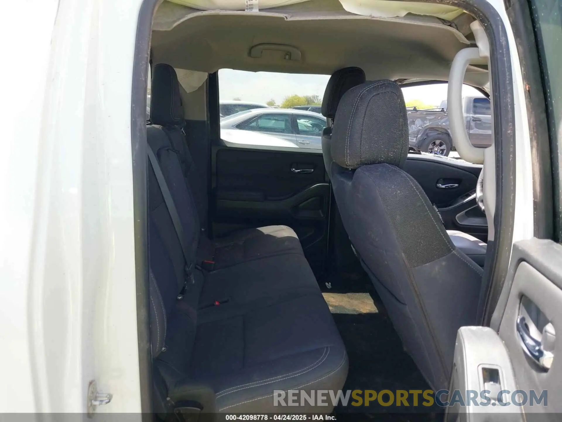 8 Photograph of a damaged car 1N6ED1EK7NN646900 NISSAN FRONTIER 2022