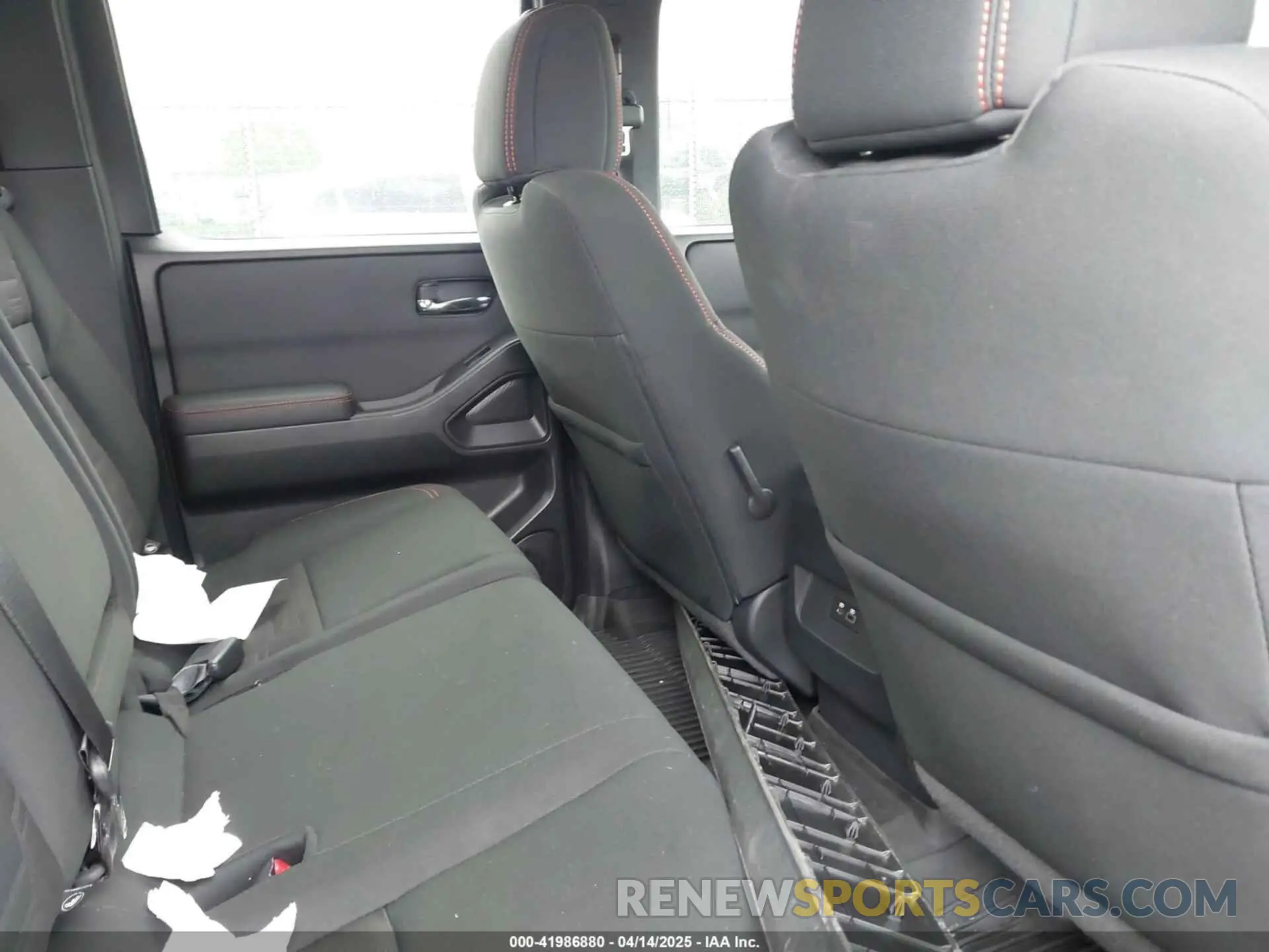 8 Photograph of a damaged car 1N6ED1EK7NN674857 NISSAN FRONTIER 2022