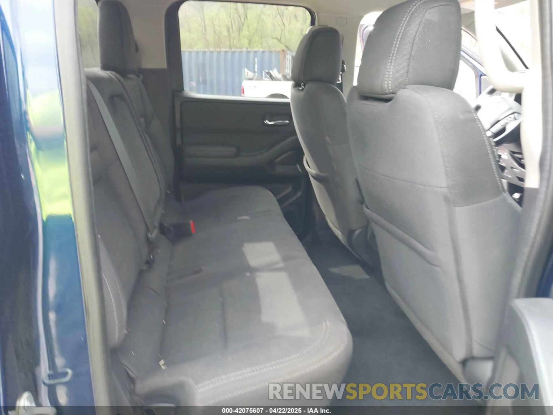 8 Photograph of a damaged car 1N6ED1EK8NN633198 NISSAN FRONTIER 2022