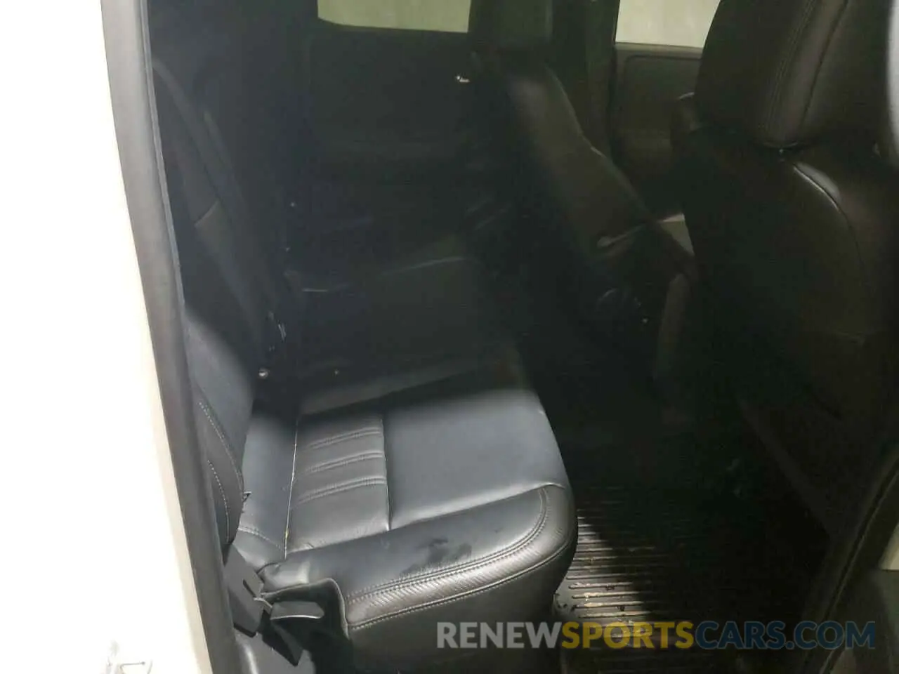 10 Photograph of a damaged car 1N6ED1EK9NN613381 NISSAN FRONTIER 2022