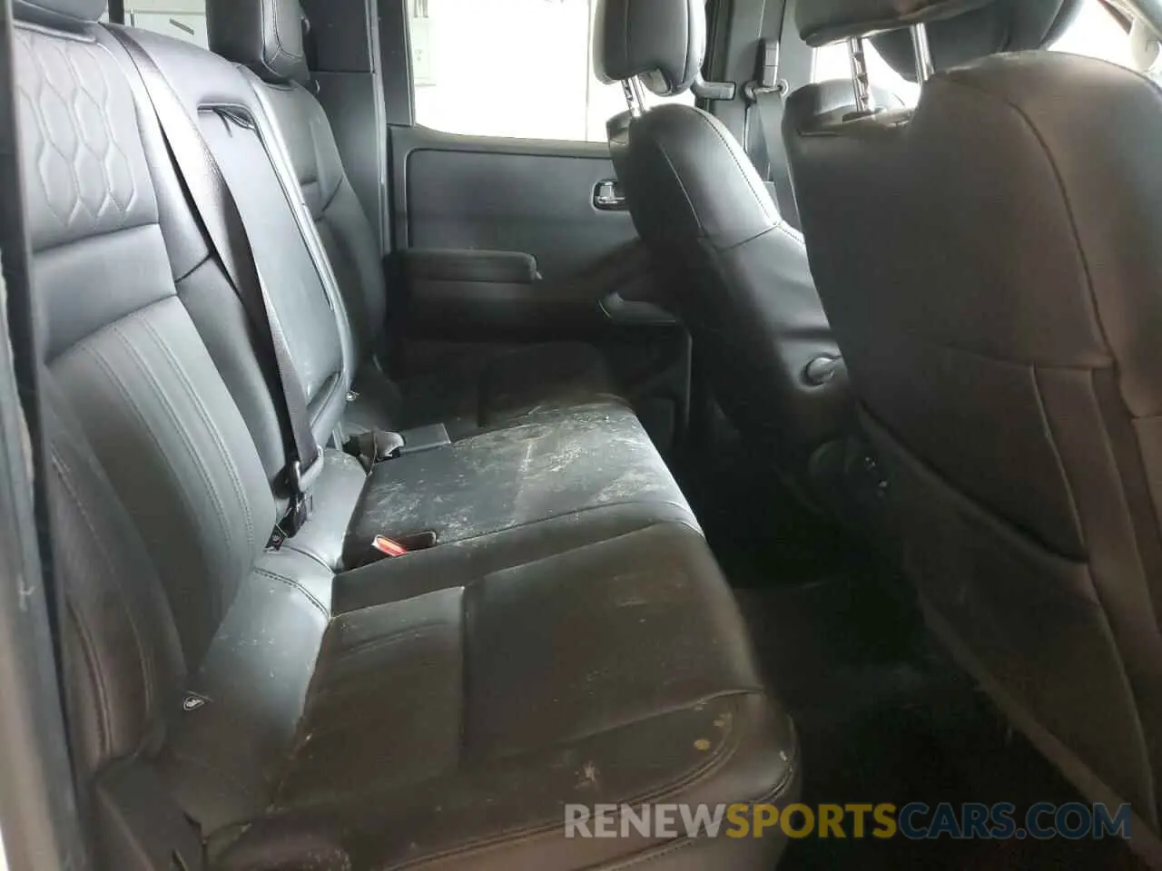 10 Photograph of a damaged car 1N6ED1EK9NN692552 NISSAN FRONTIER 2022