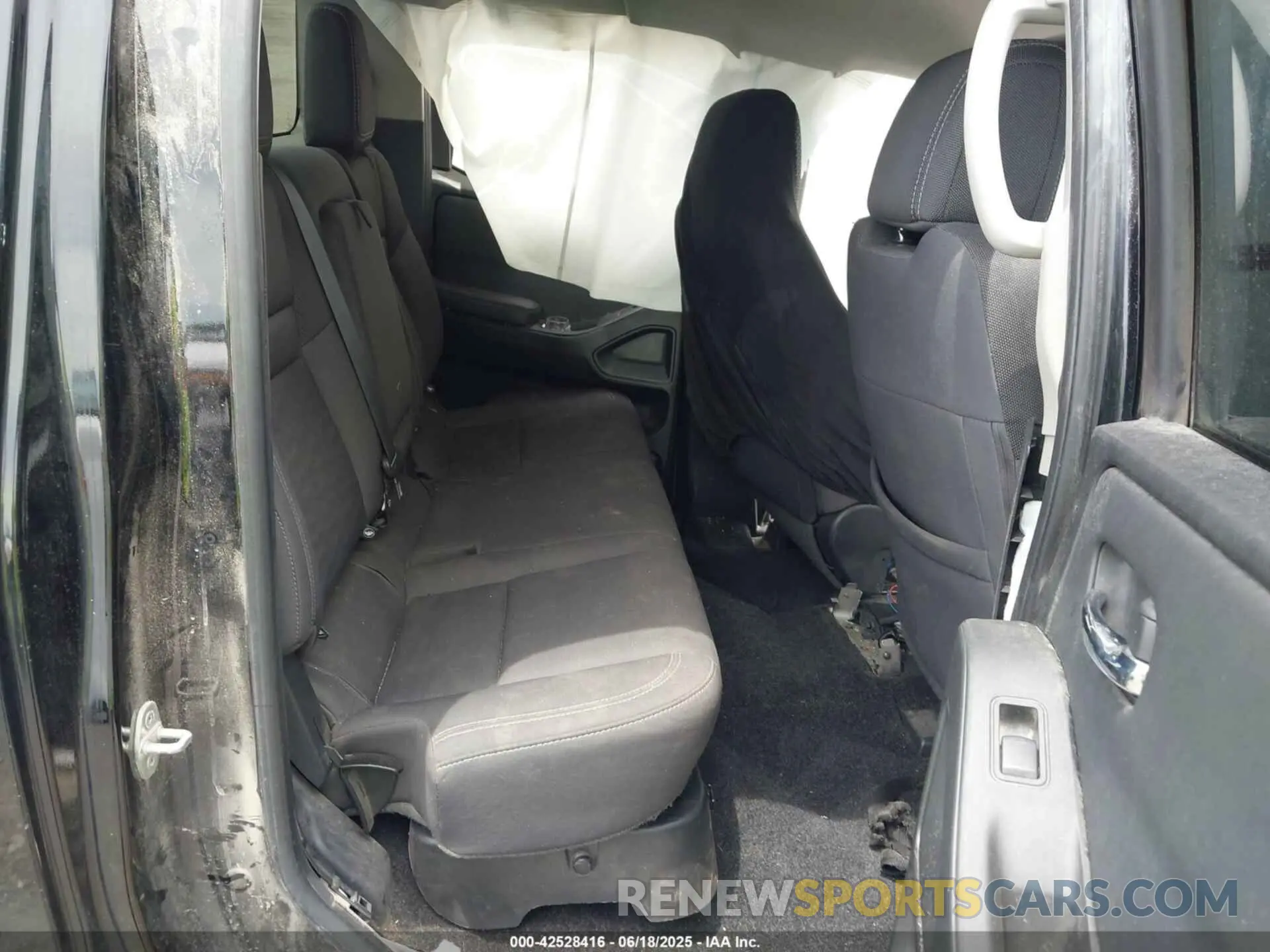 8 Photograph of a damaged car 1N6ED1EKXNN670821 NISSAN FRONTIER 2022
