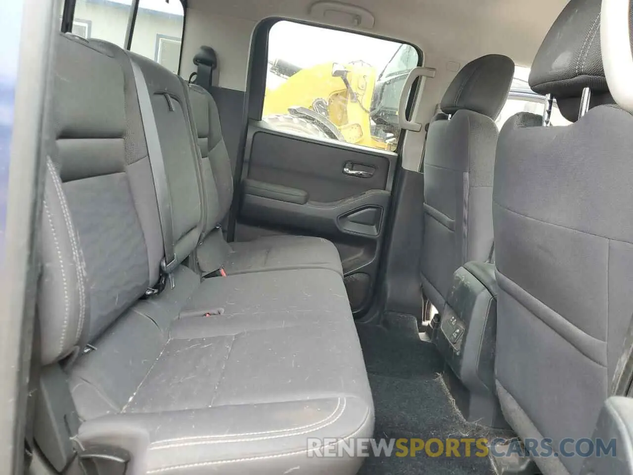 11 Photograph of a damaged car 1N6ED1FJ4NN612919 NISSAN FRONTIER 2022