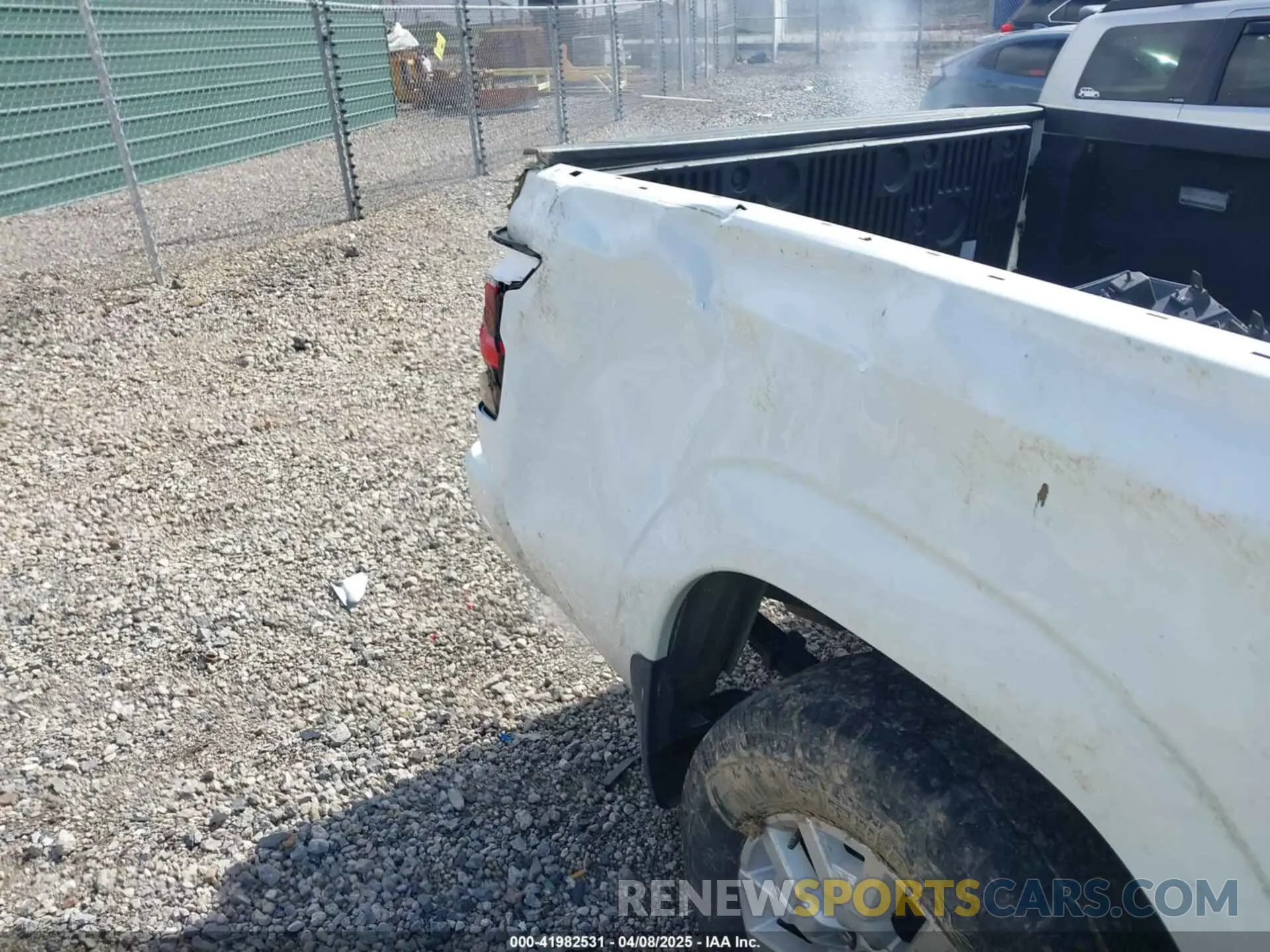 19 Photograph of a damaged car 1N6ED1FK7NN623034 NISSAN FRONTIER 2022