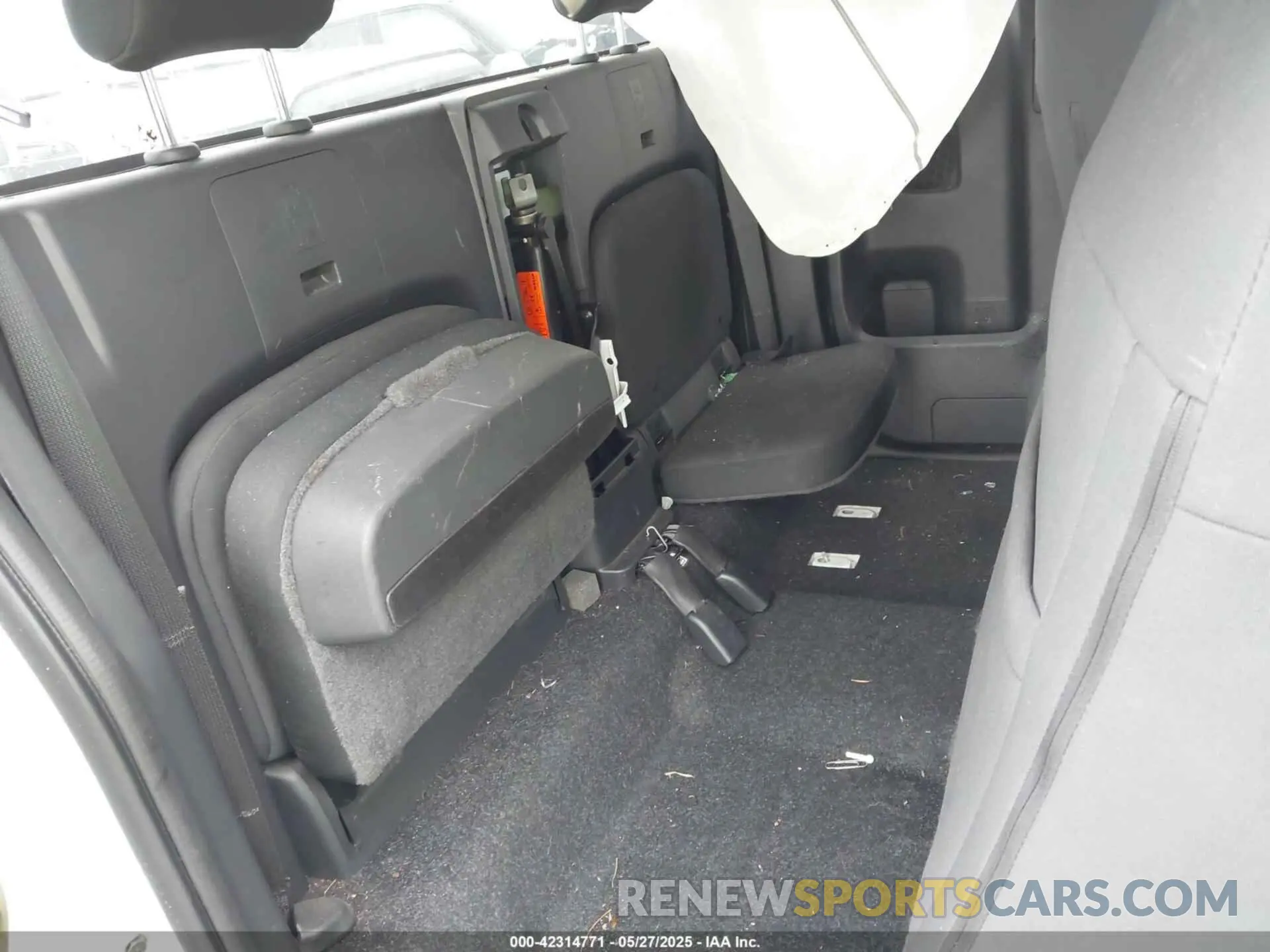 8 Photograph of a damaged car 1N6ED1CL4PN640227 NISSAN FRONTIER 2023